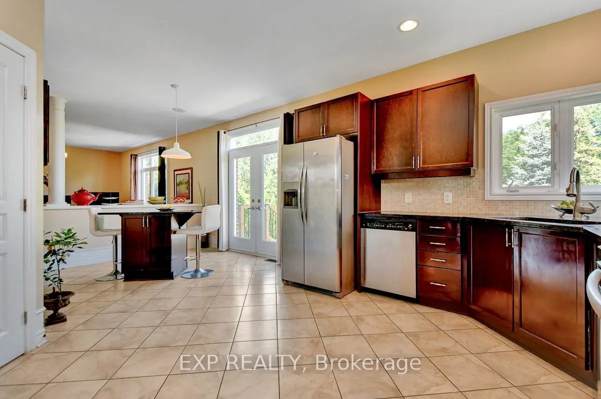 135 RIVERSEDGE Crescent