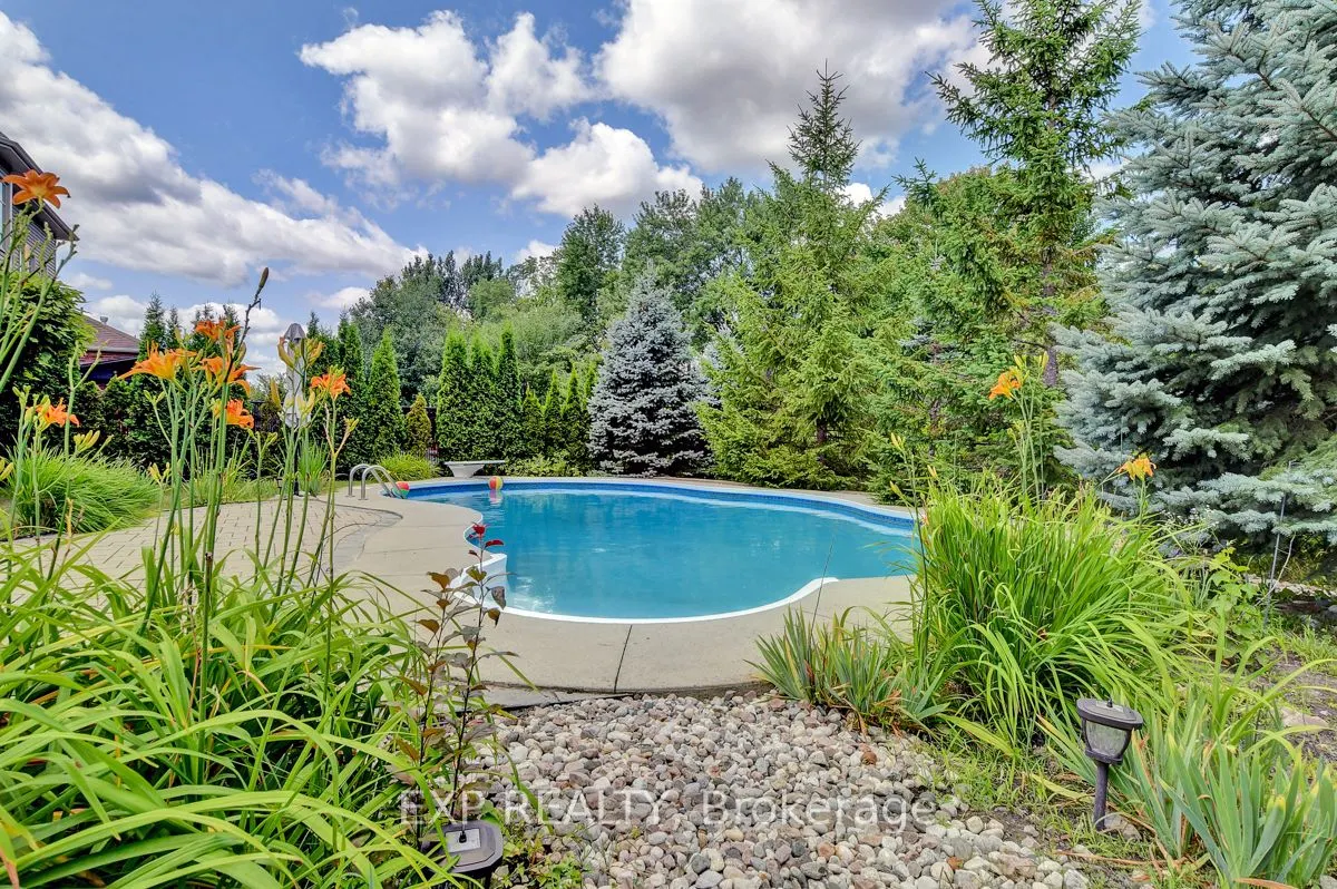 135 RIVERSEDGE Crescent