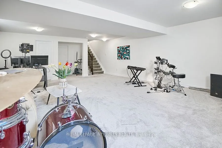 619 Moorpark Avenue