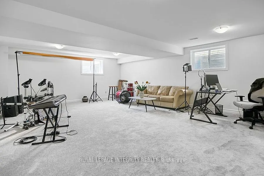 619 Moorpark Avenue