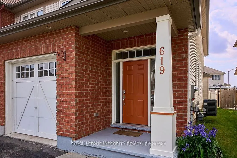 619 Moorpark Avenue