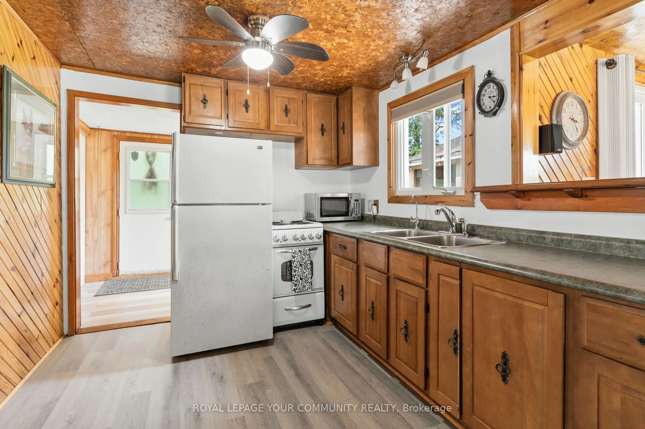 1139 Canuck Trail
