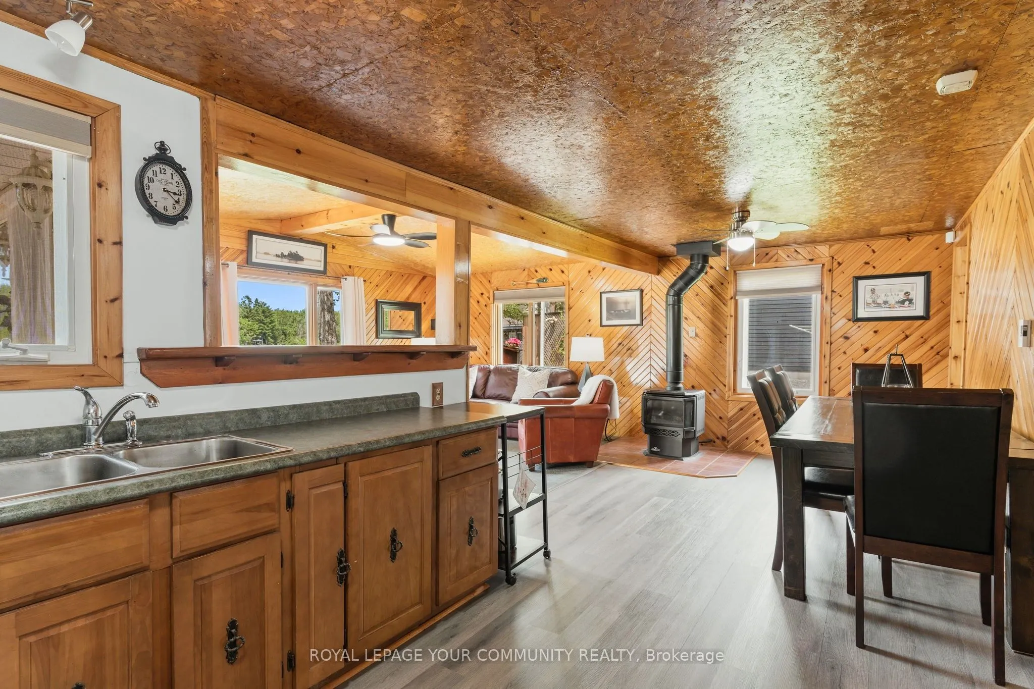 1139 Canuck Trail