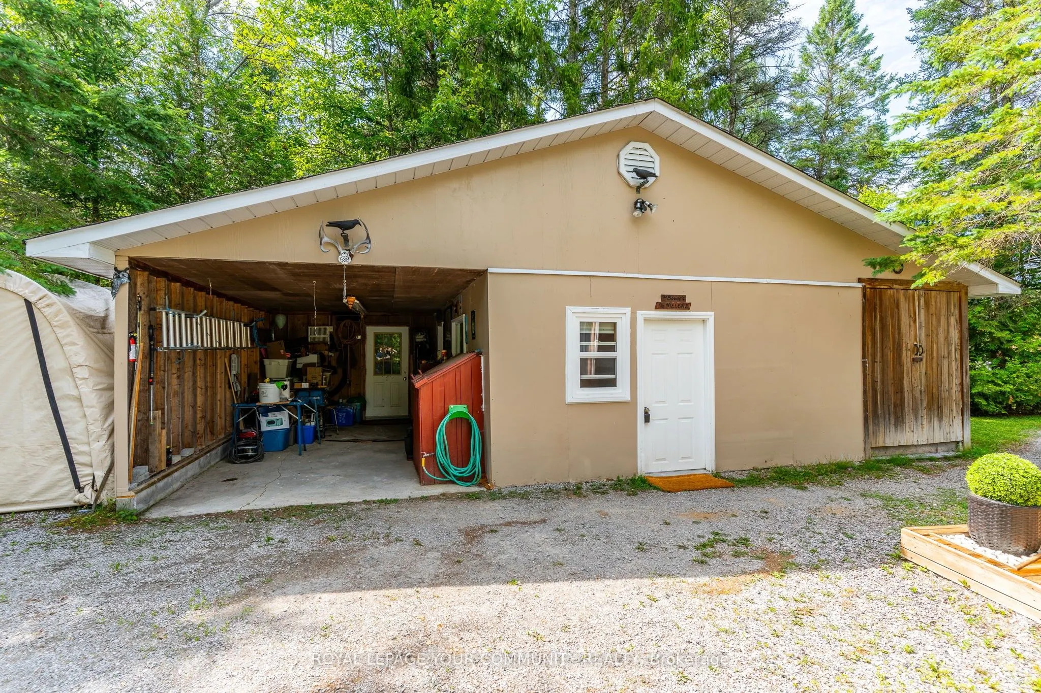 1139 Canuck Trail