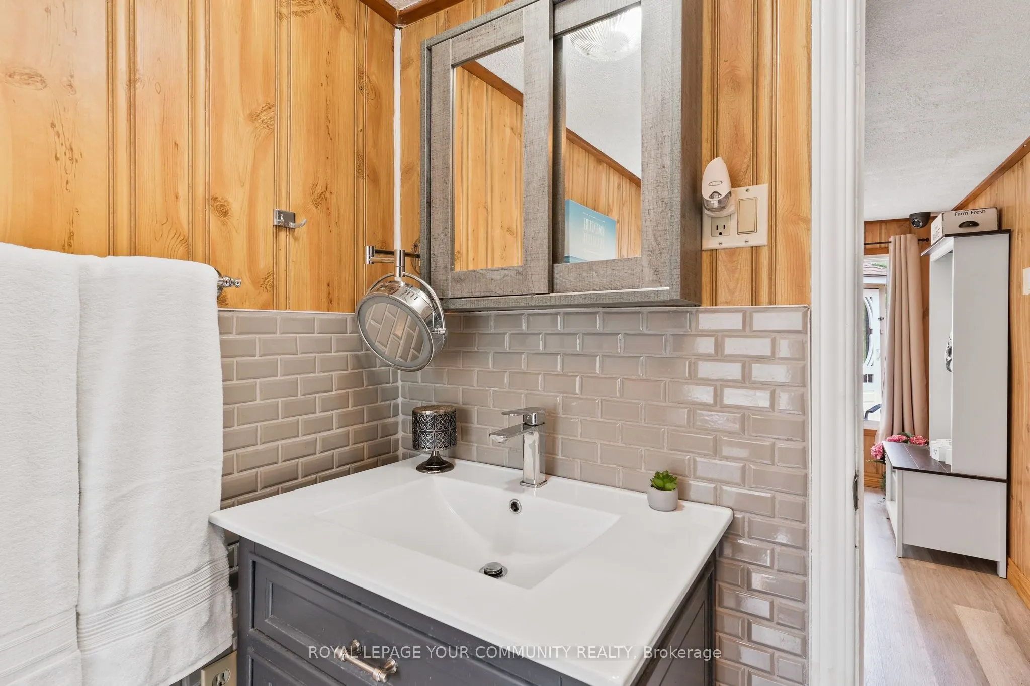 1139 Canuck Trail