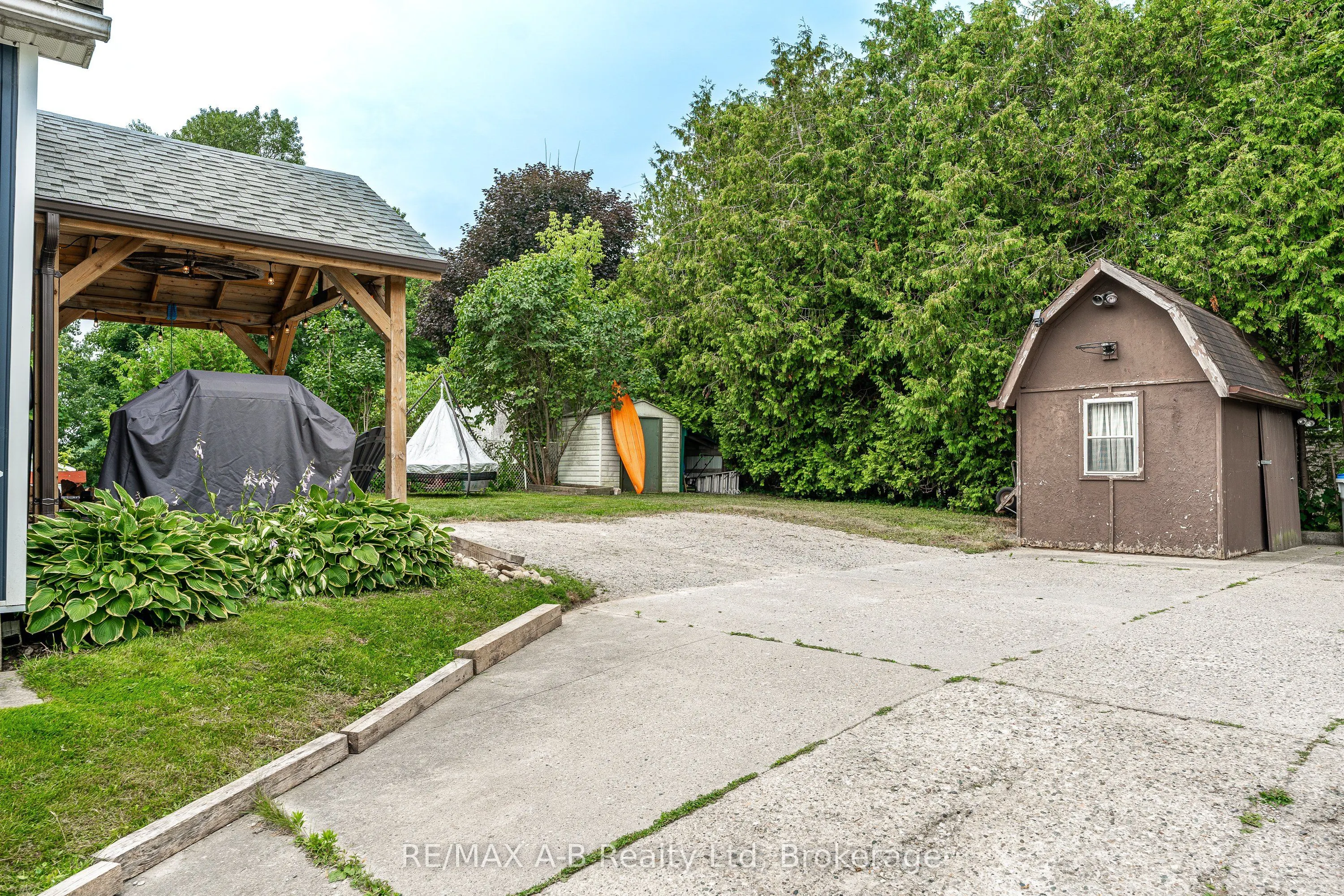 158 JAMES Street N
