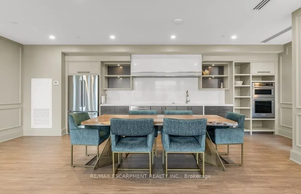 460 Dundas Street E