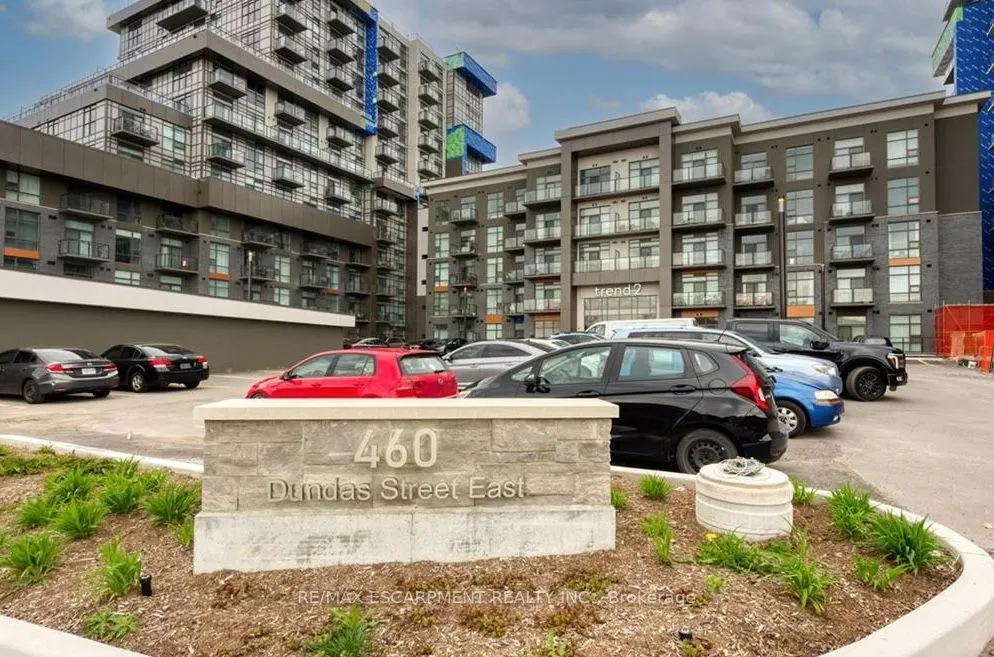 460 Dundas Street E
