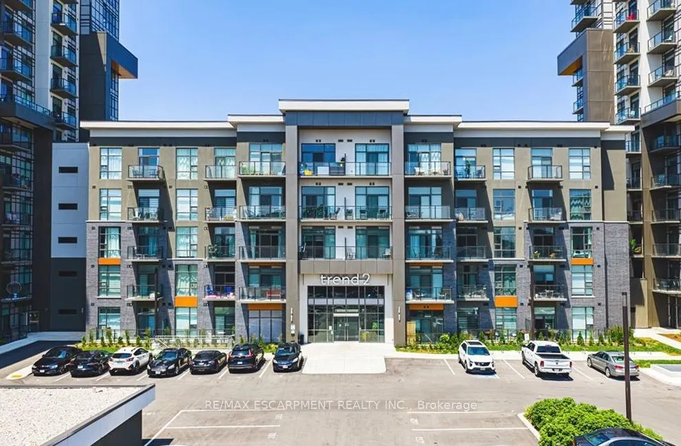 460 Dundas Street E