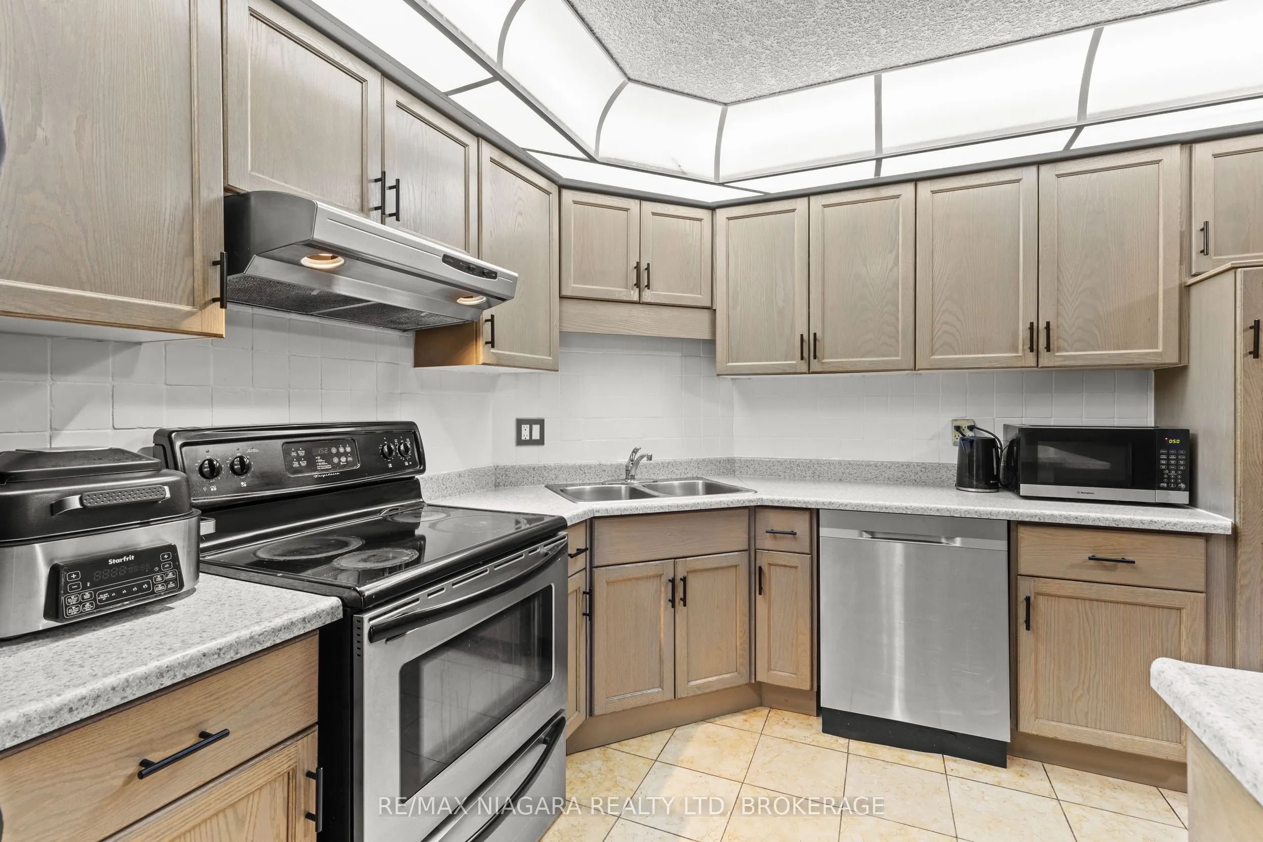 34 Dynasty Avenue, #13