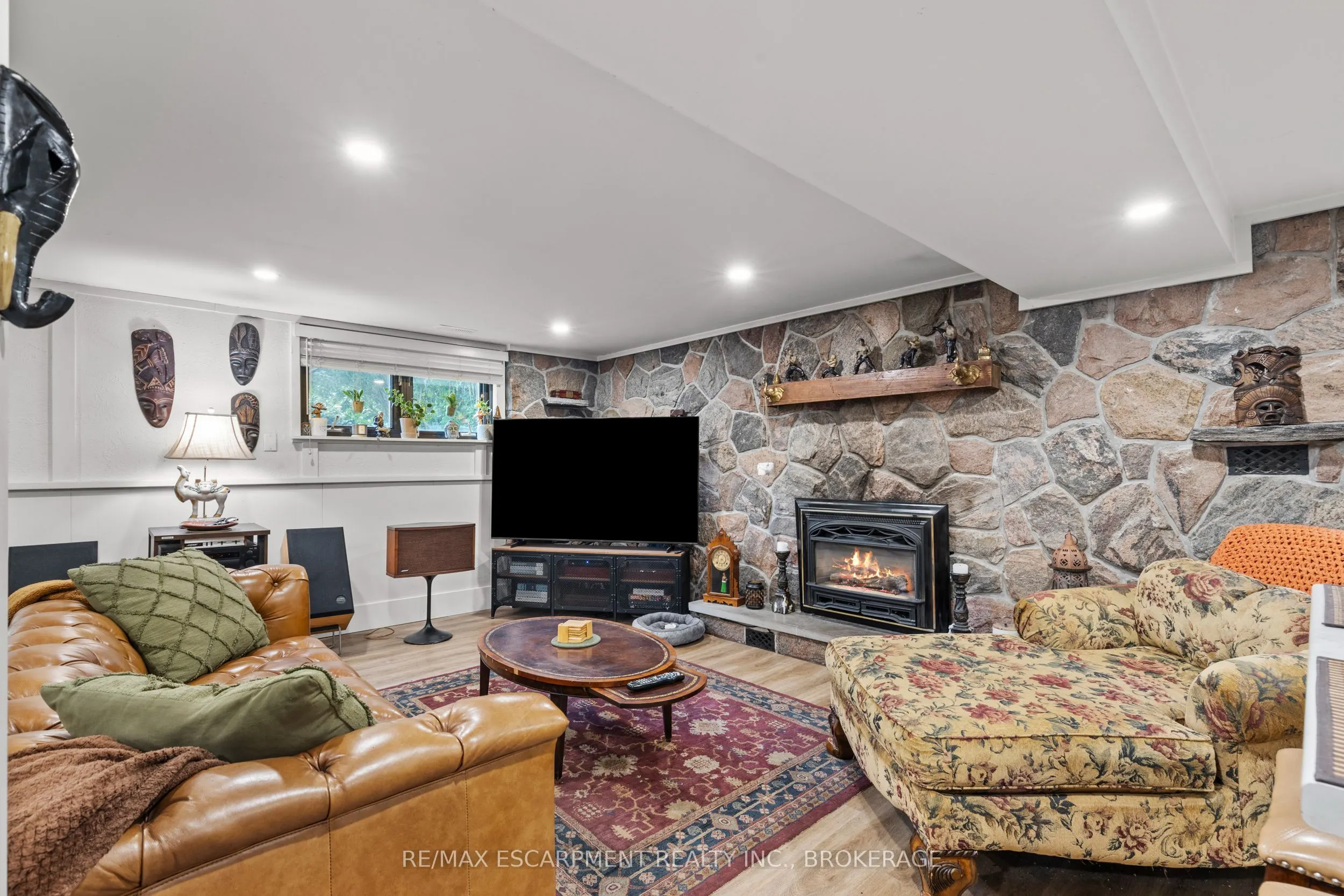 4252 William Street