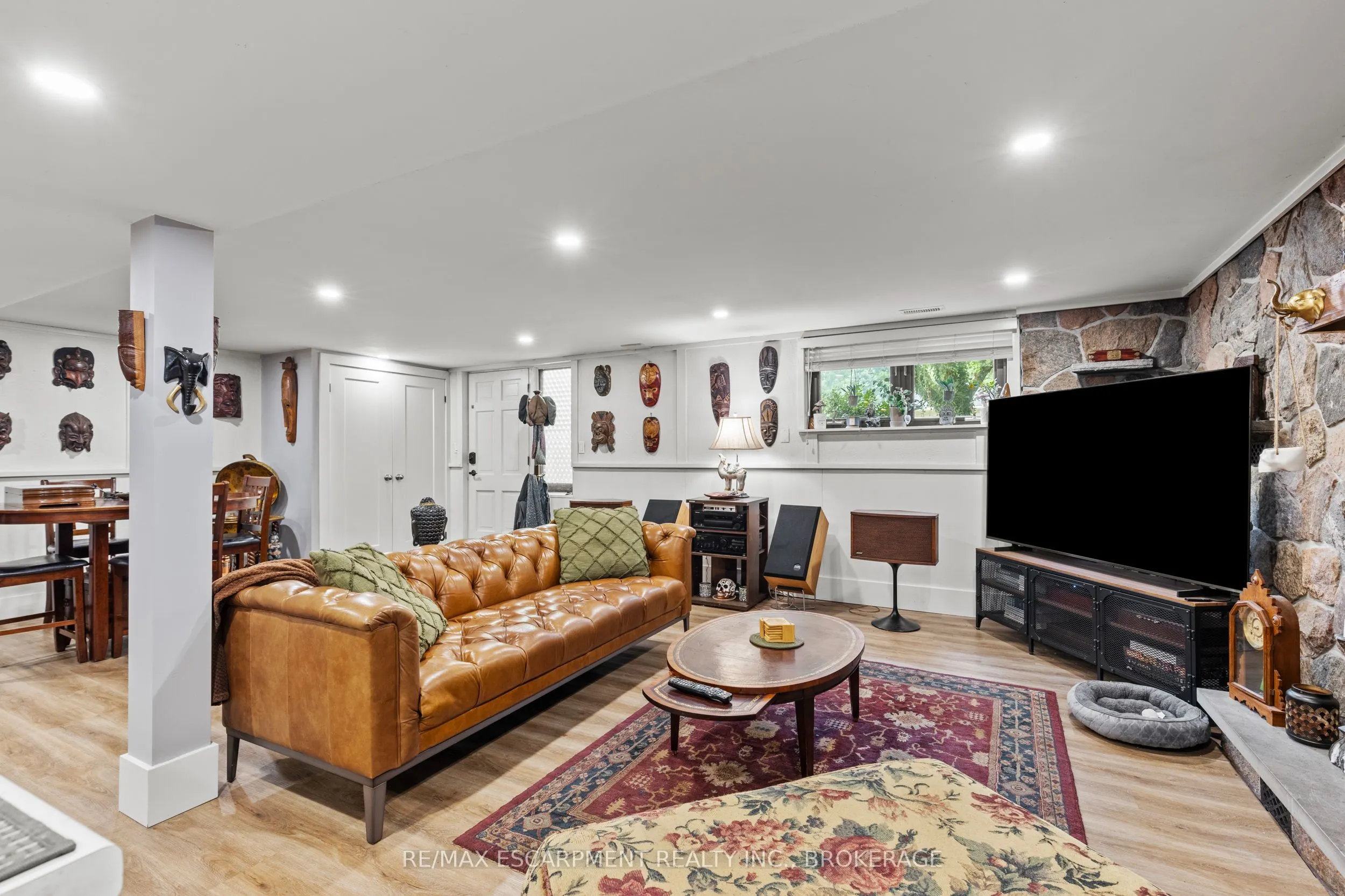 4252 William Street