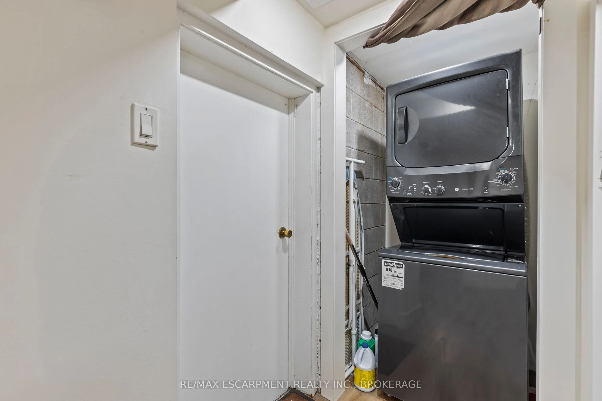 4252 William Street