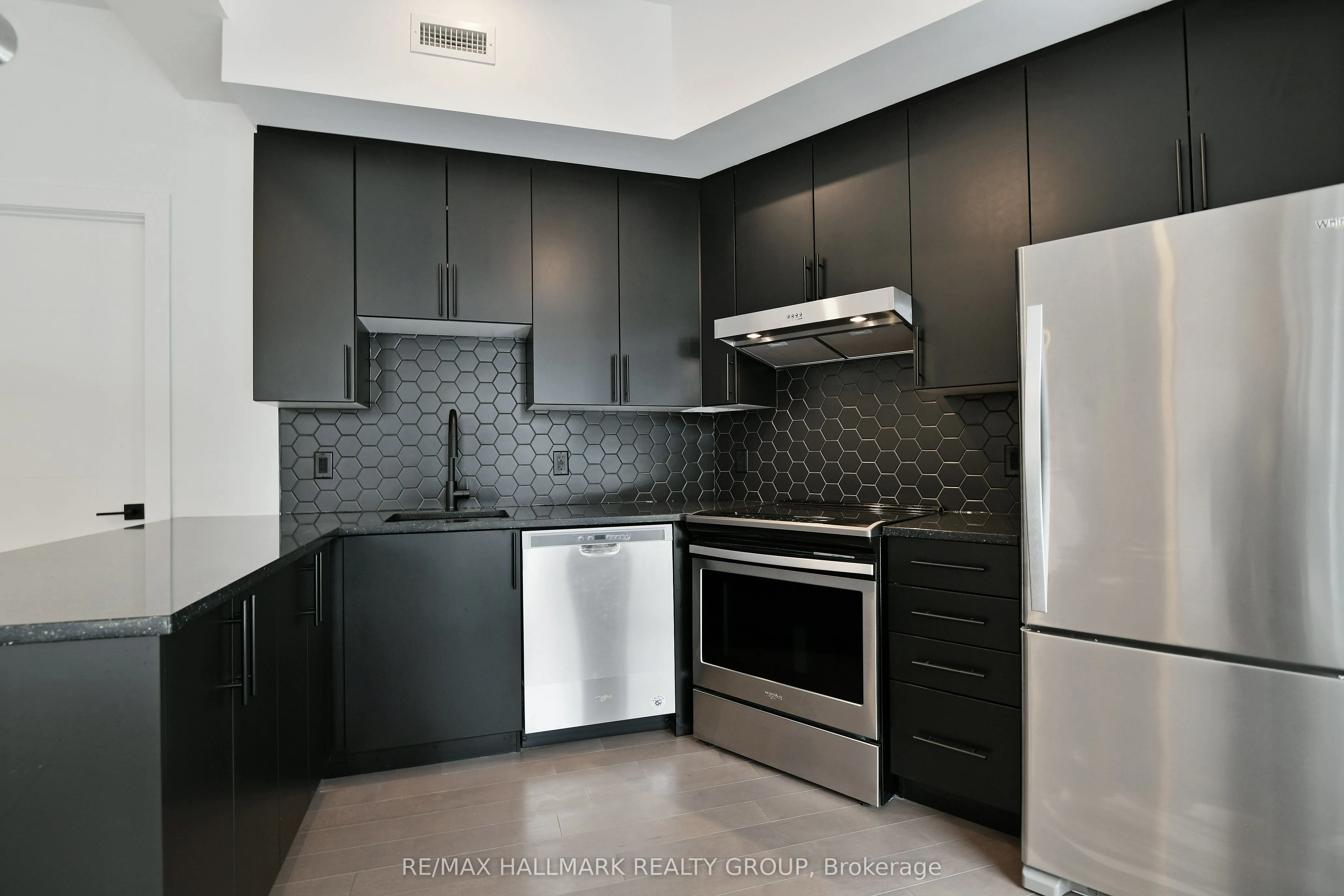 101 PINHEY Street, #103