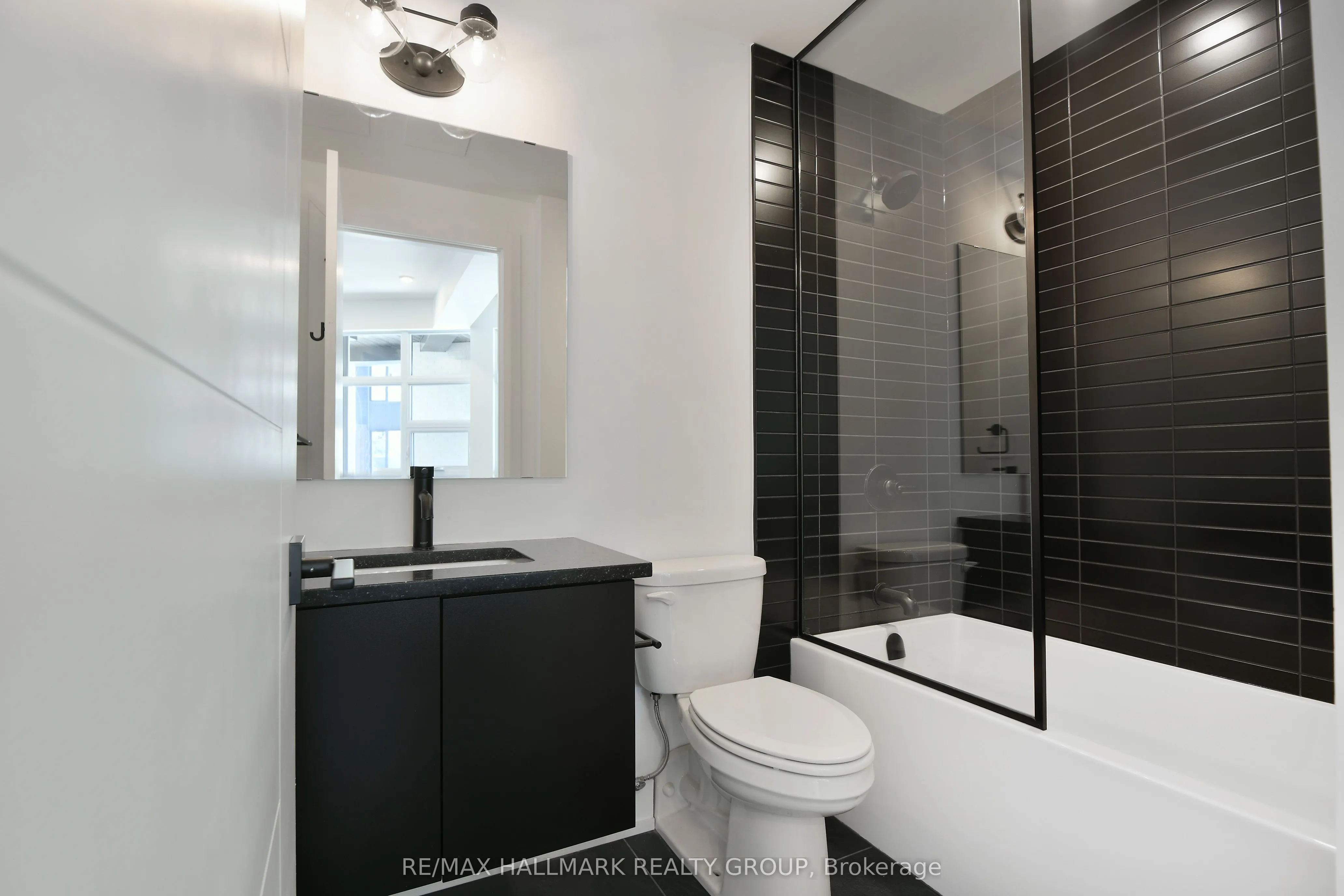 101 PINHEY Street, #103
