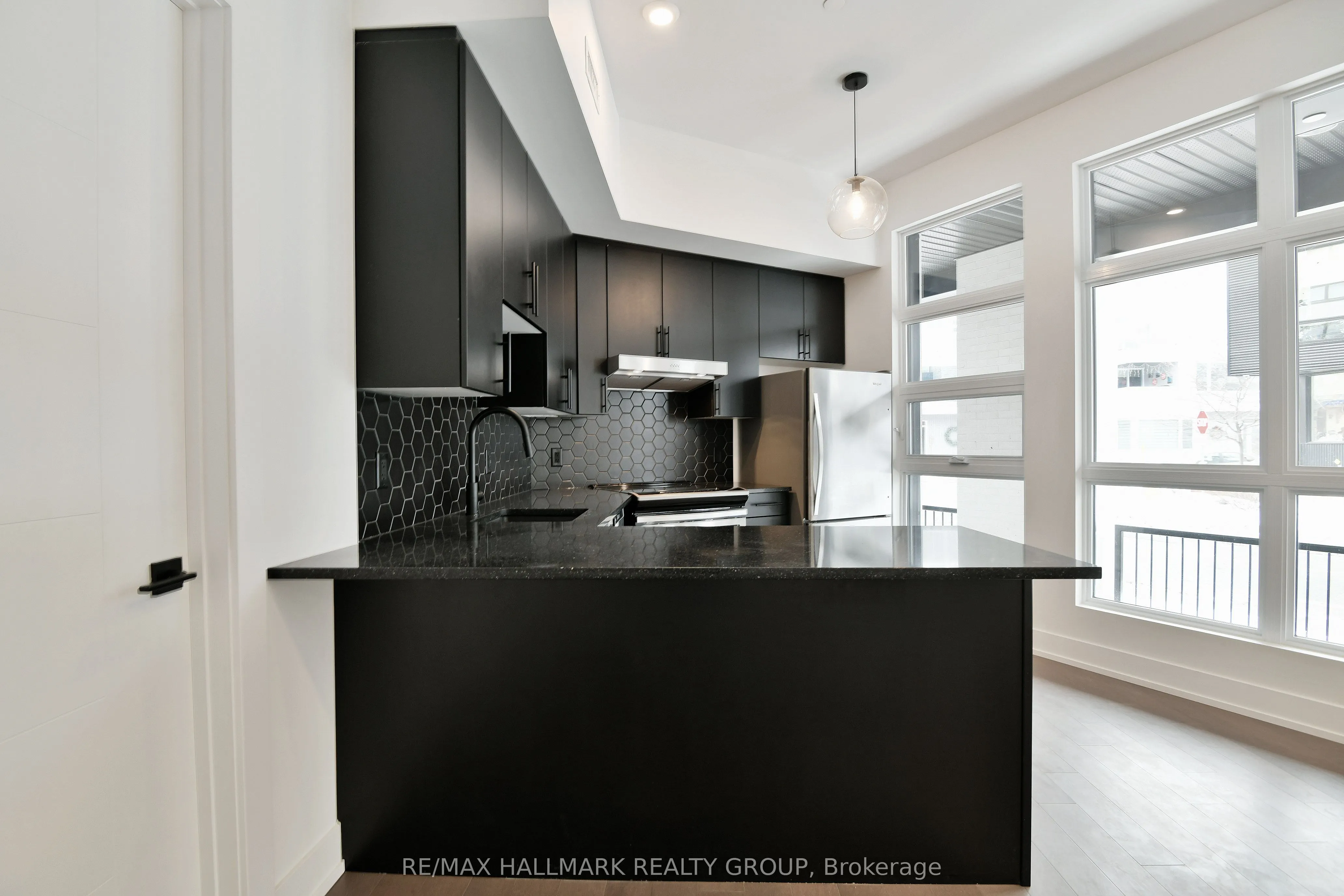 101 PINHEY Street, #103