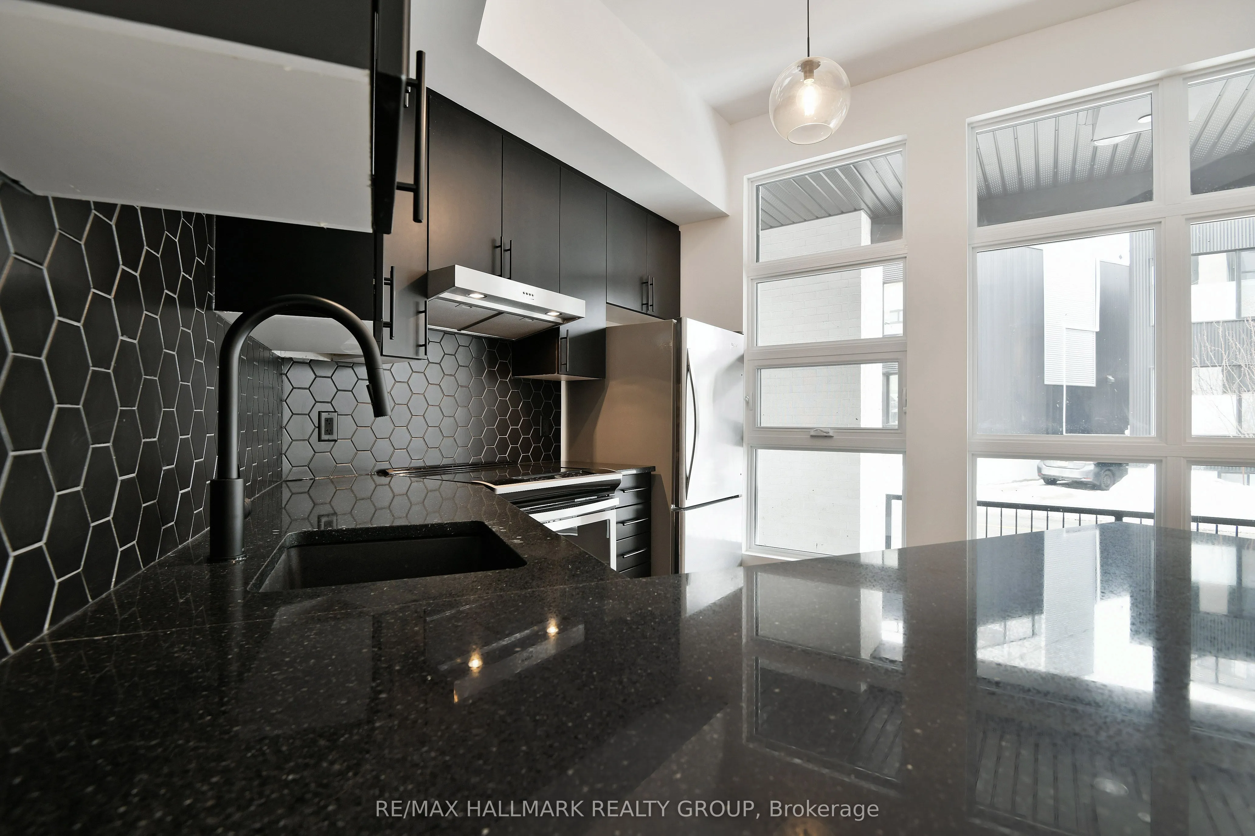101 PINHEY Street, #103