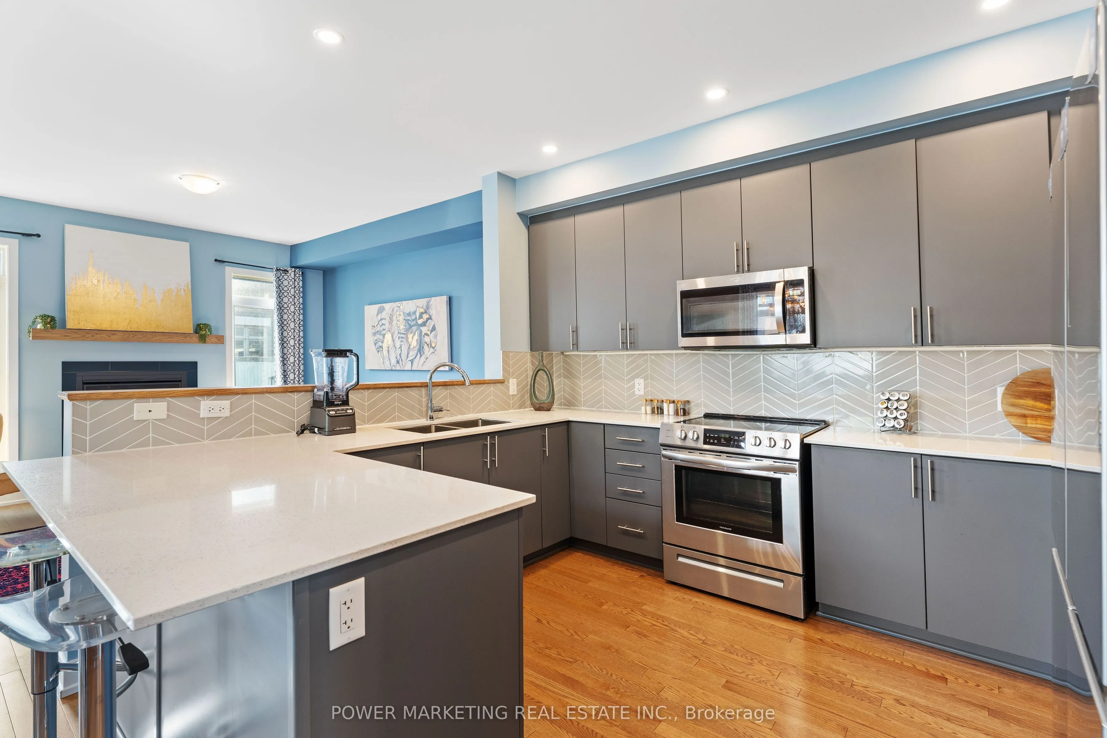 74 Finsbury Avenue