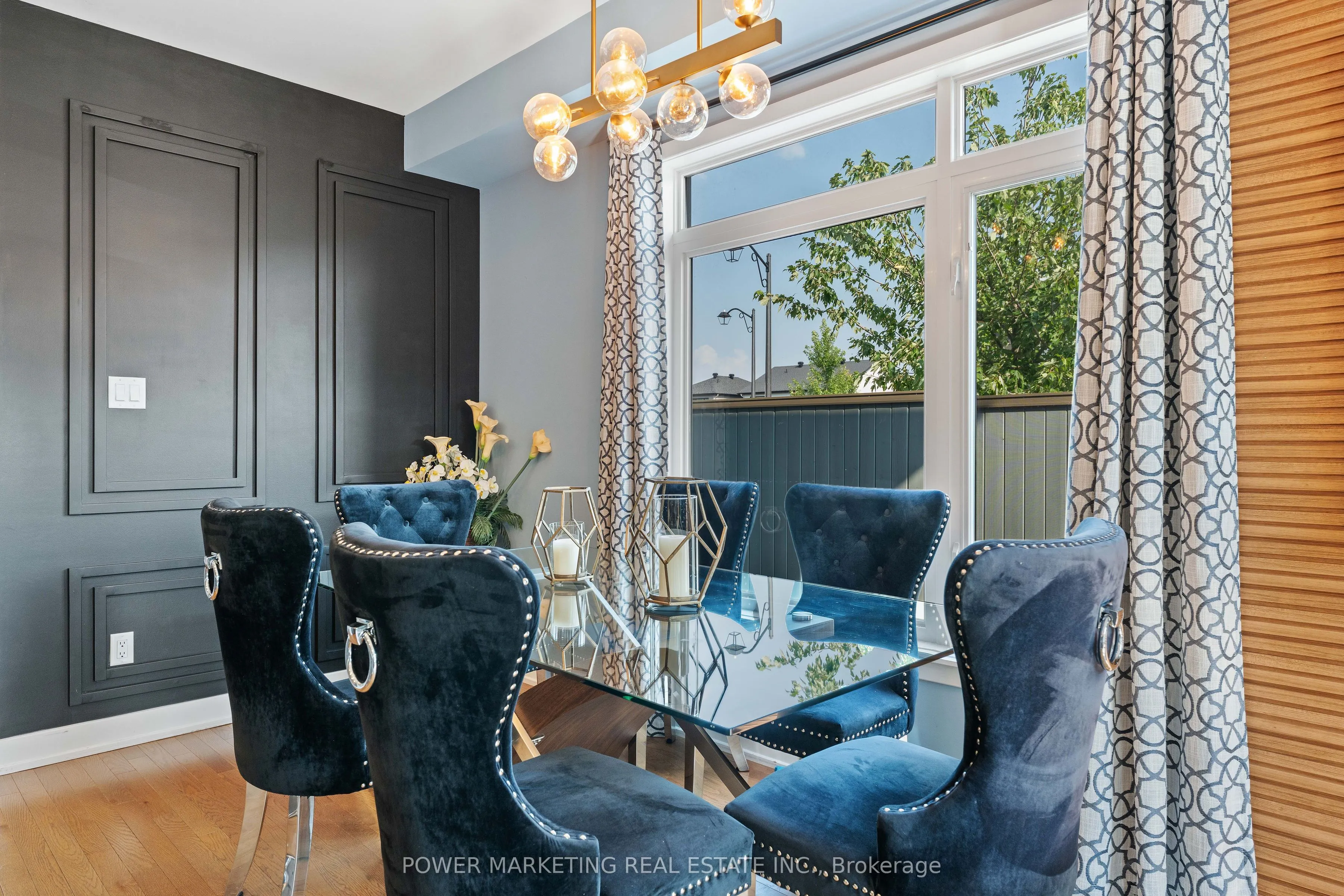 74 Finsbury Avenue