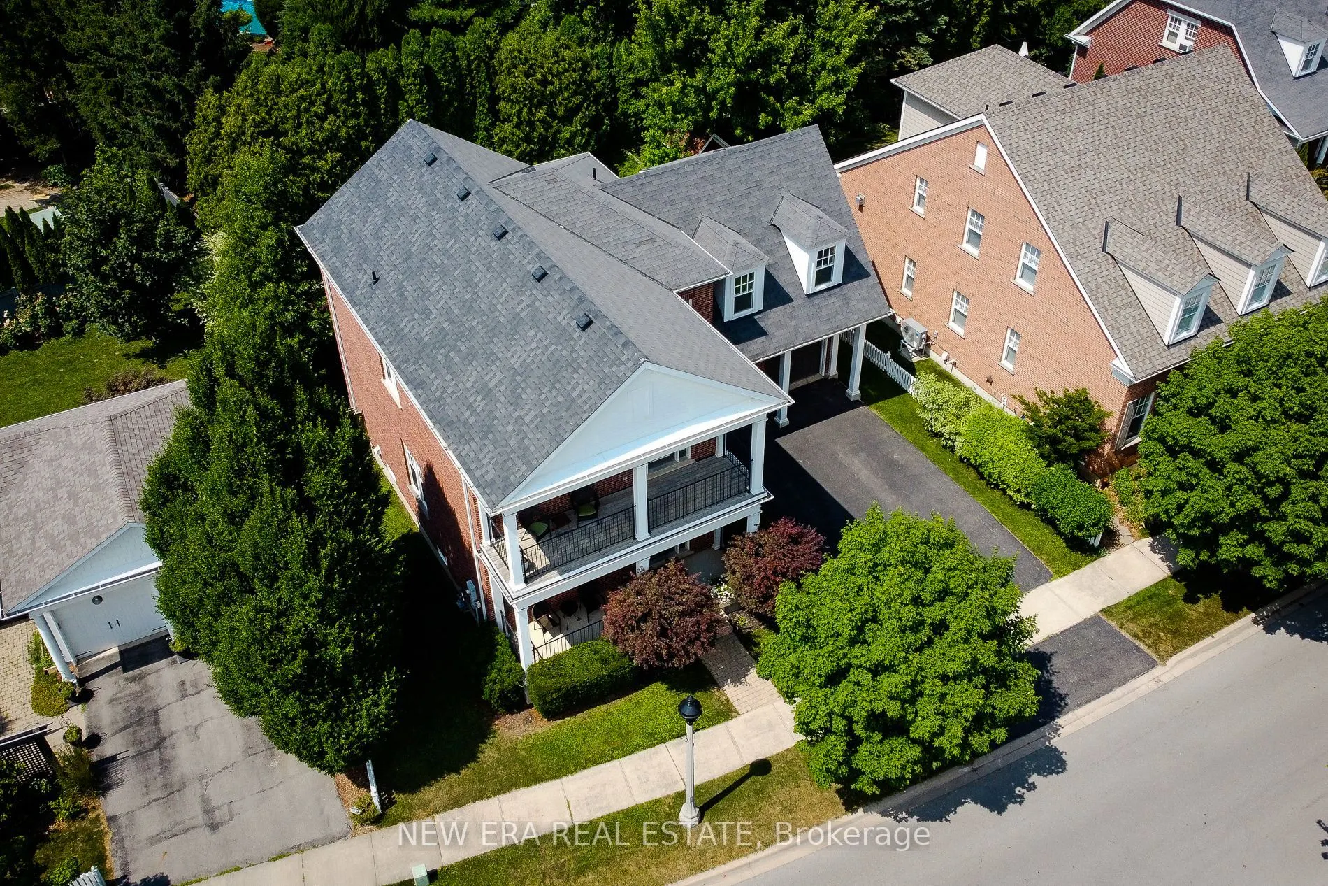 16 Brock Street
