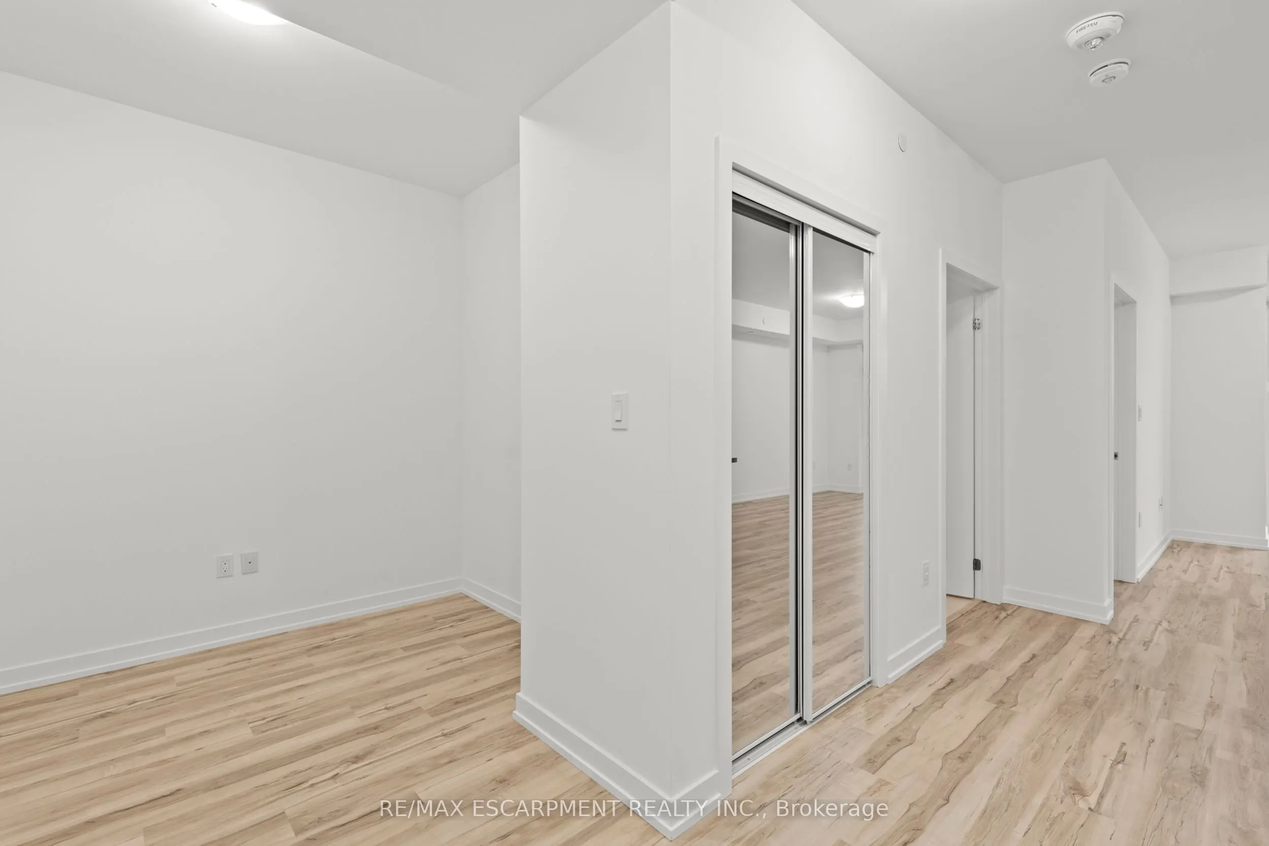 450 DUNDAS Street E, #219