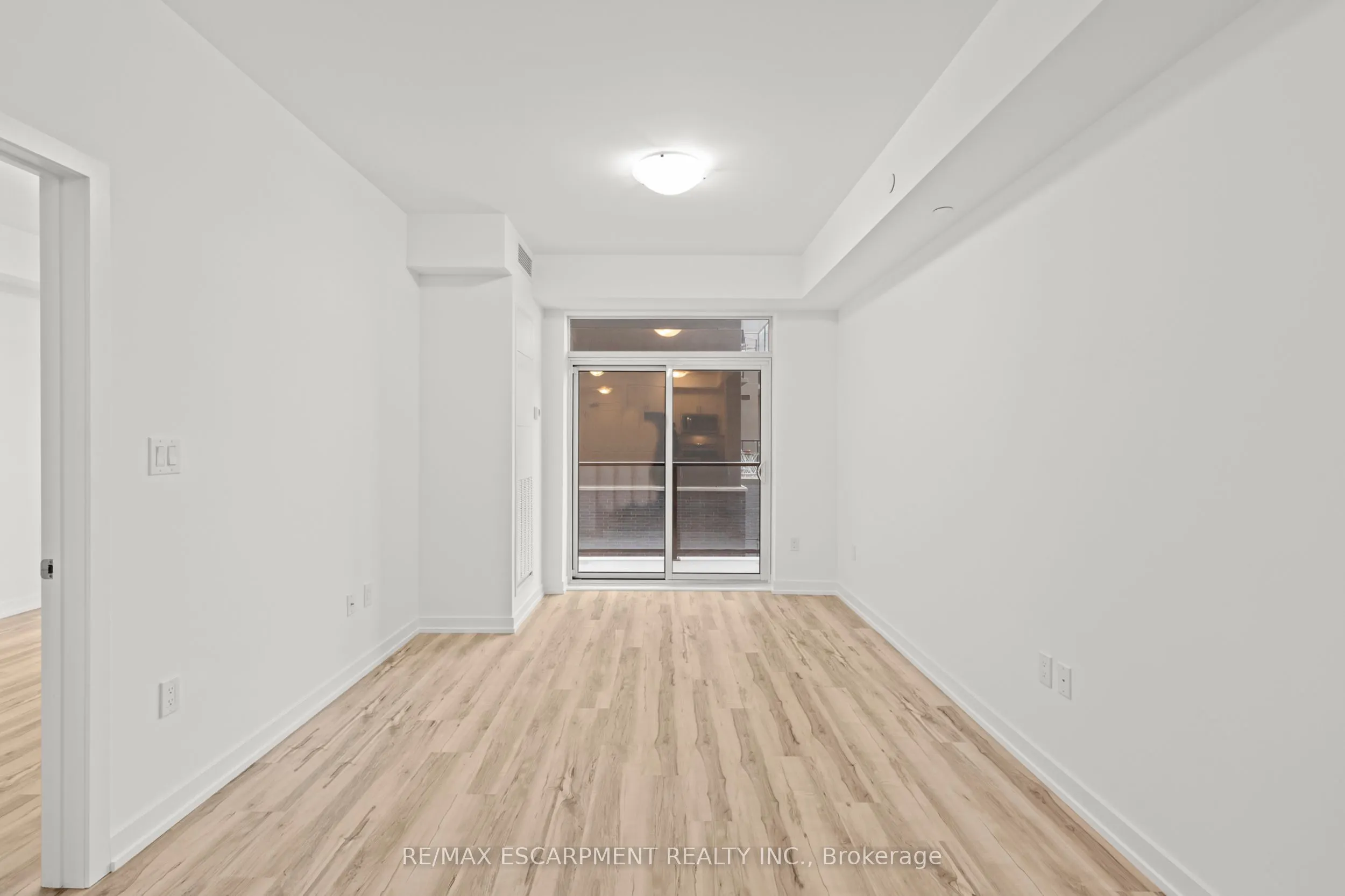 450 DUNDAS Street E, #219