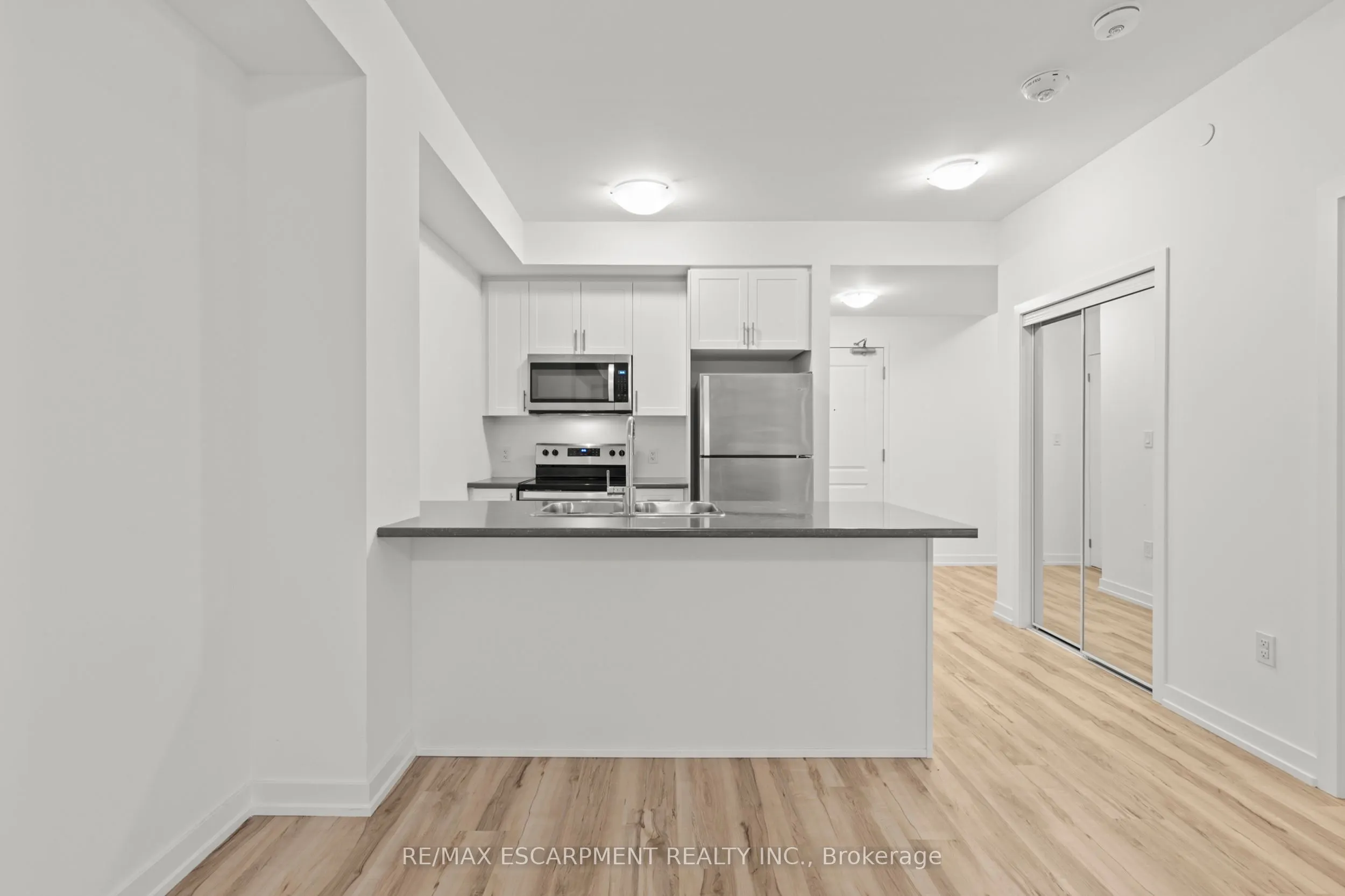 450 DUNDAS Street E, #219