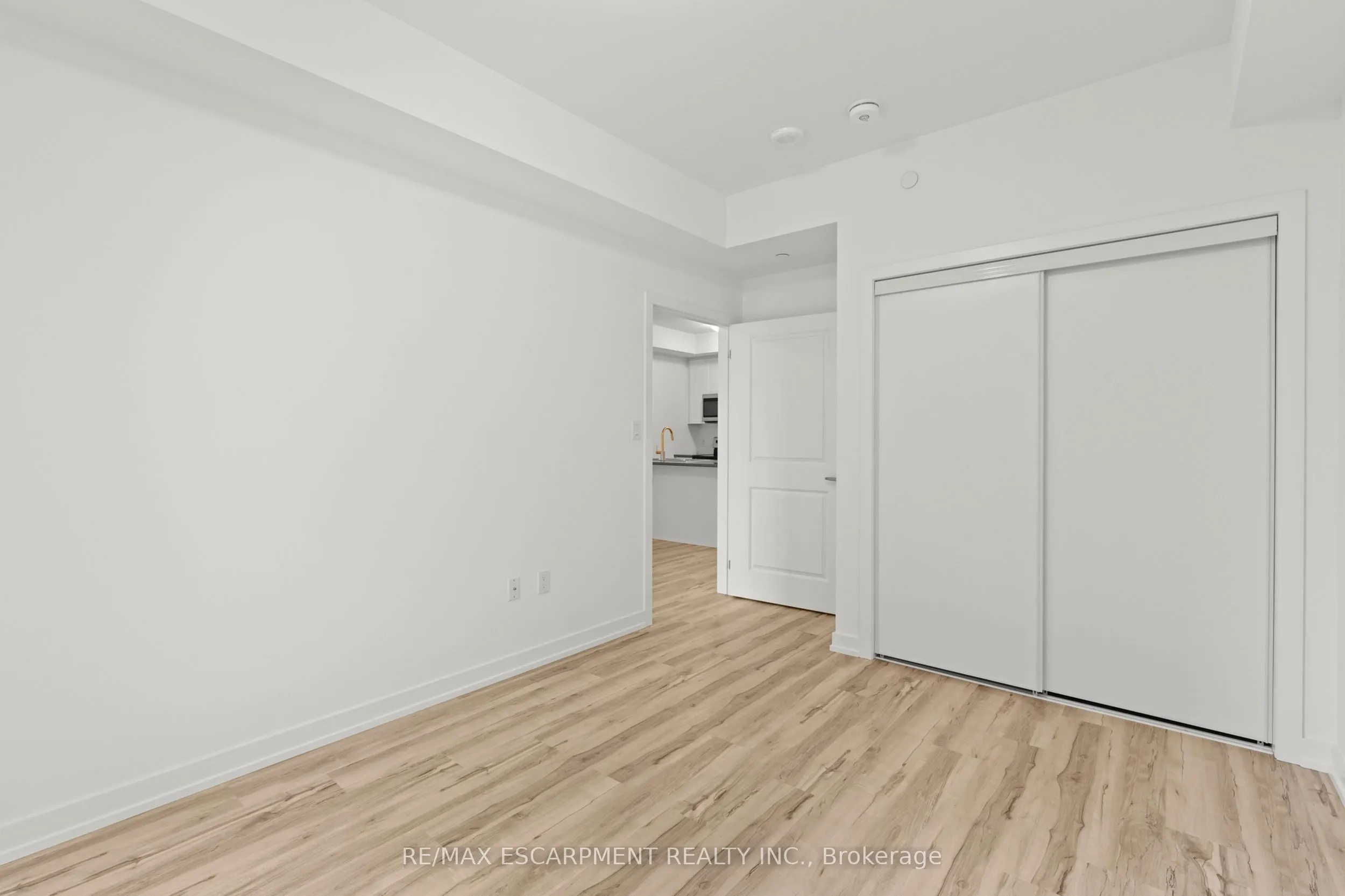 450 DUNDAS Street E, #219