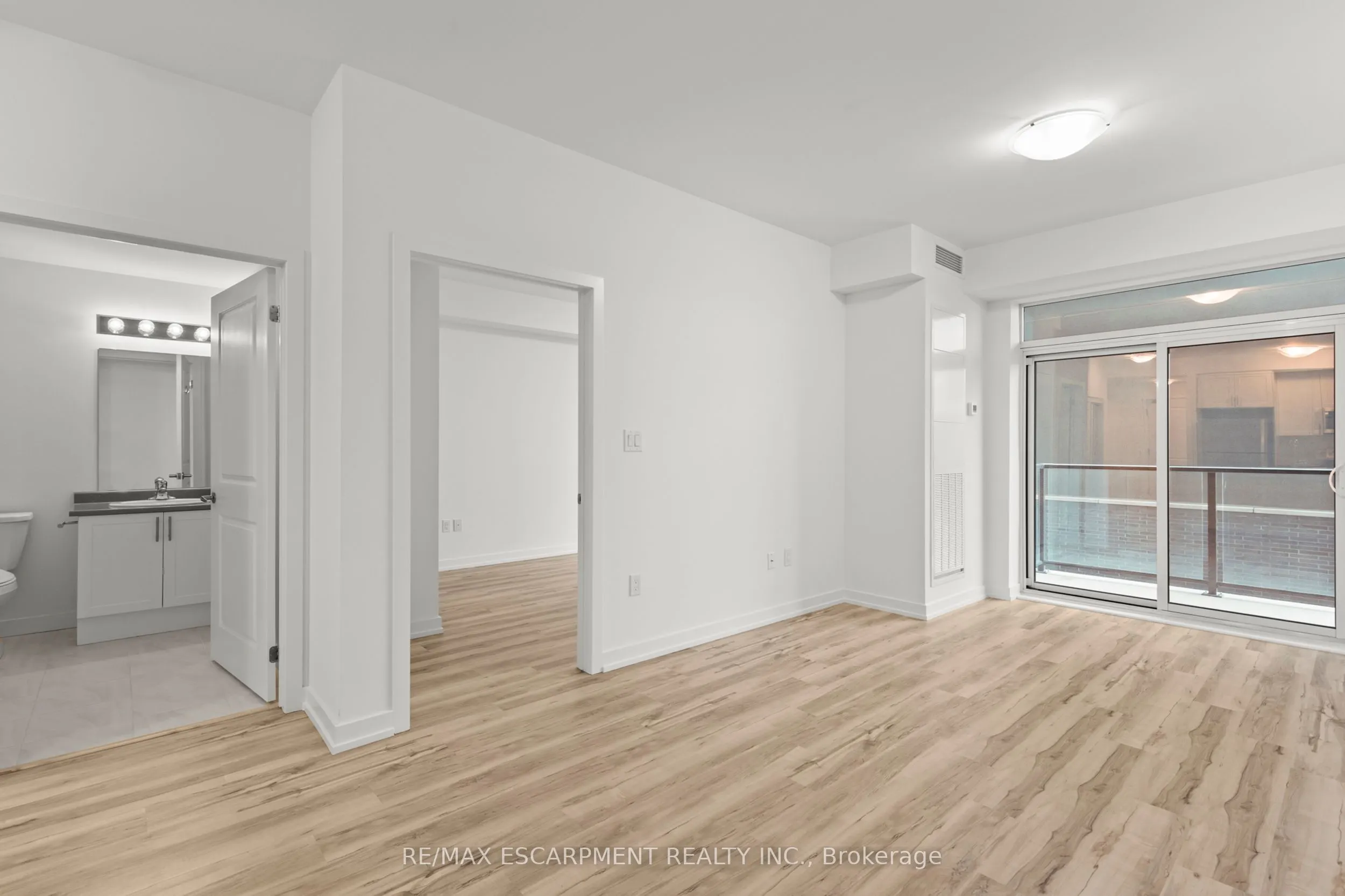 450 DUNDAS Street E, #219