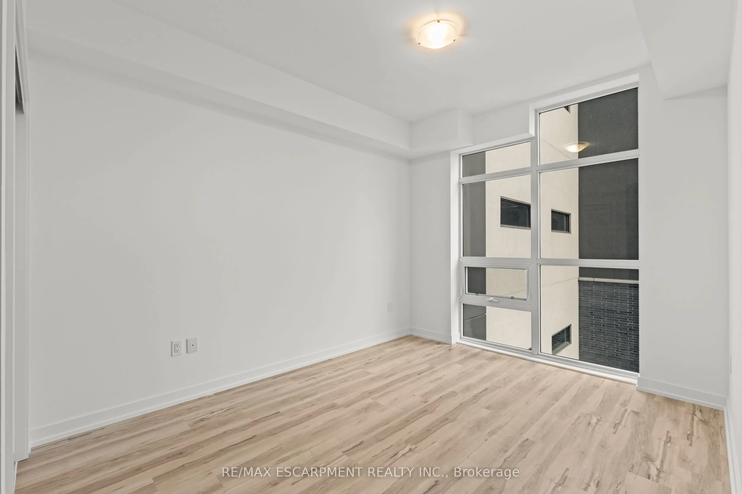 450 DUNDAS Street E, #219
