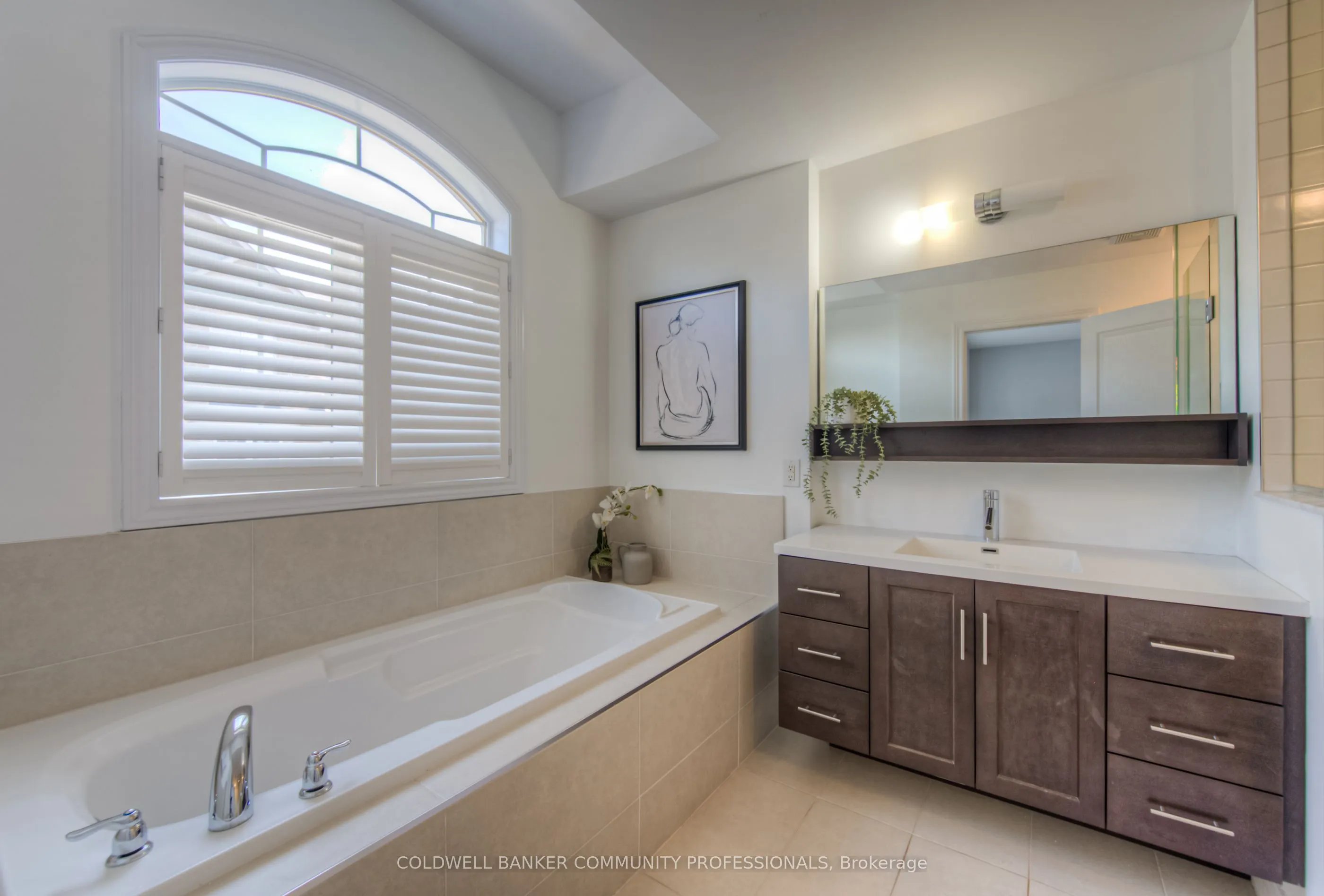 215 Dundas Street E, #38
