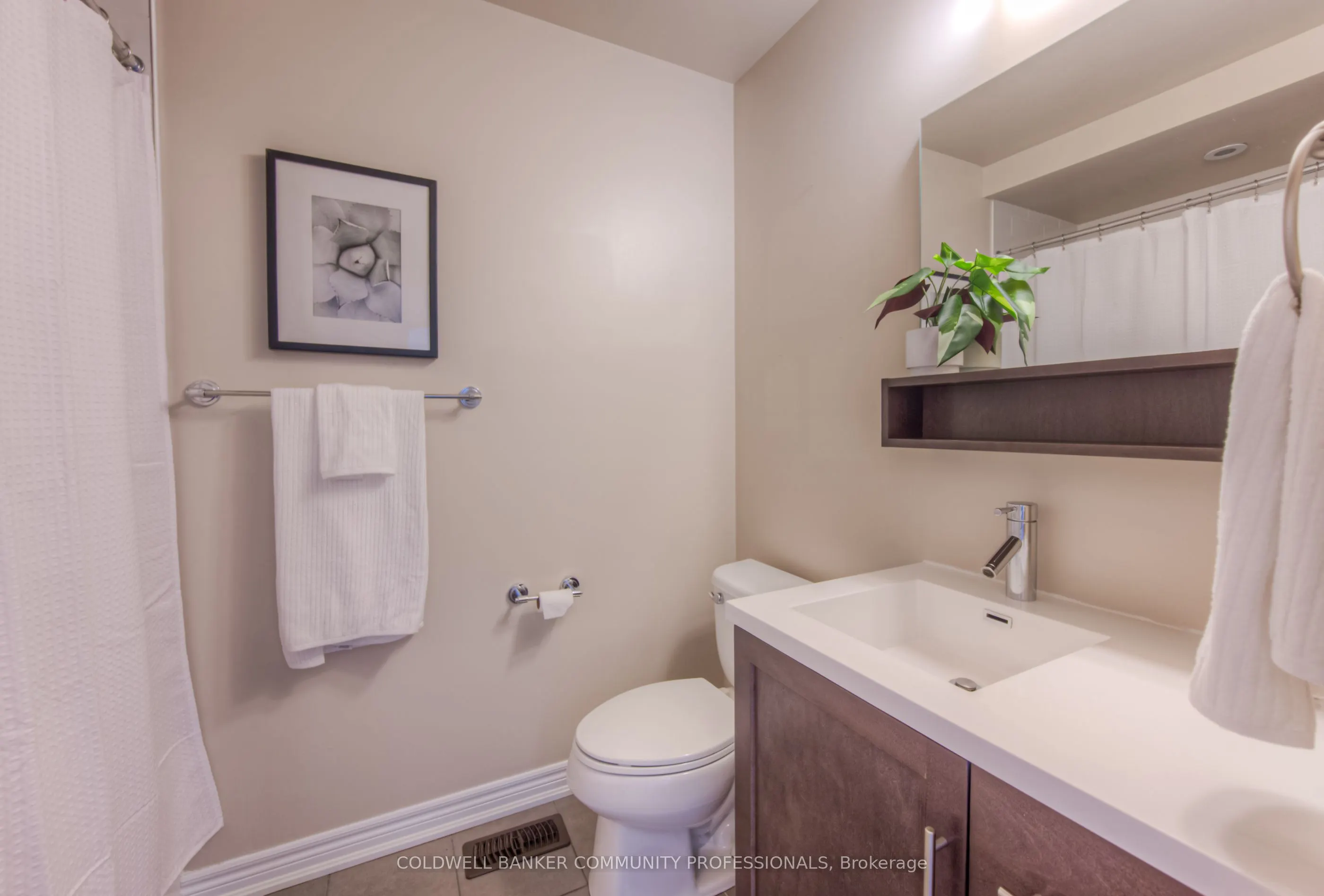 215 Dundas Street E, #38