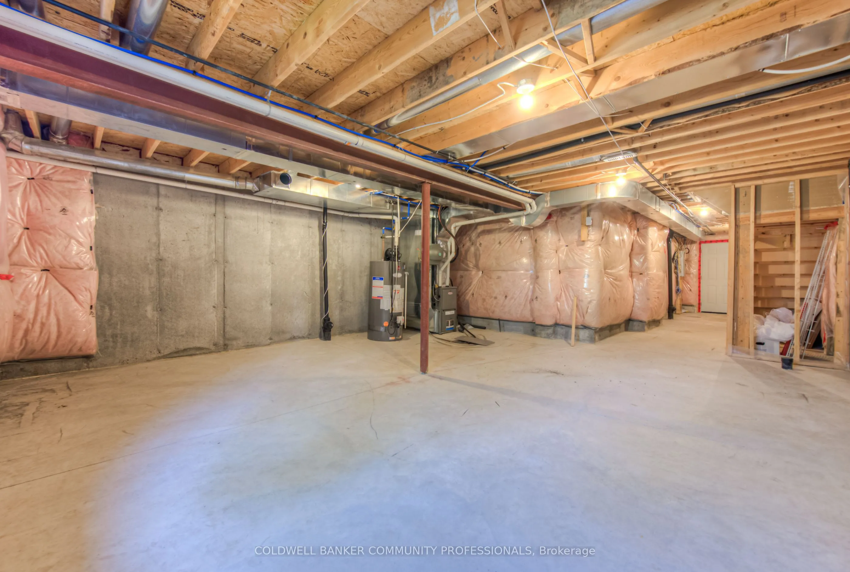 215 Dundas Street E, #38