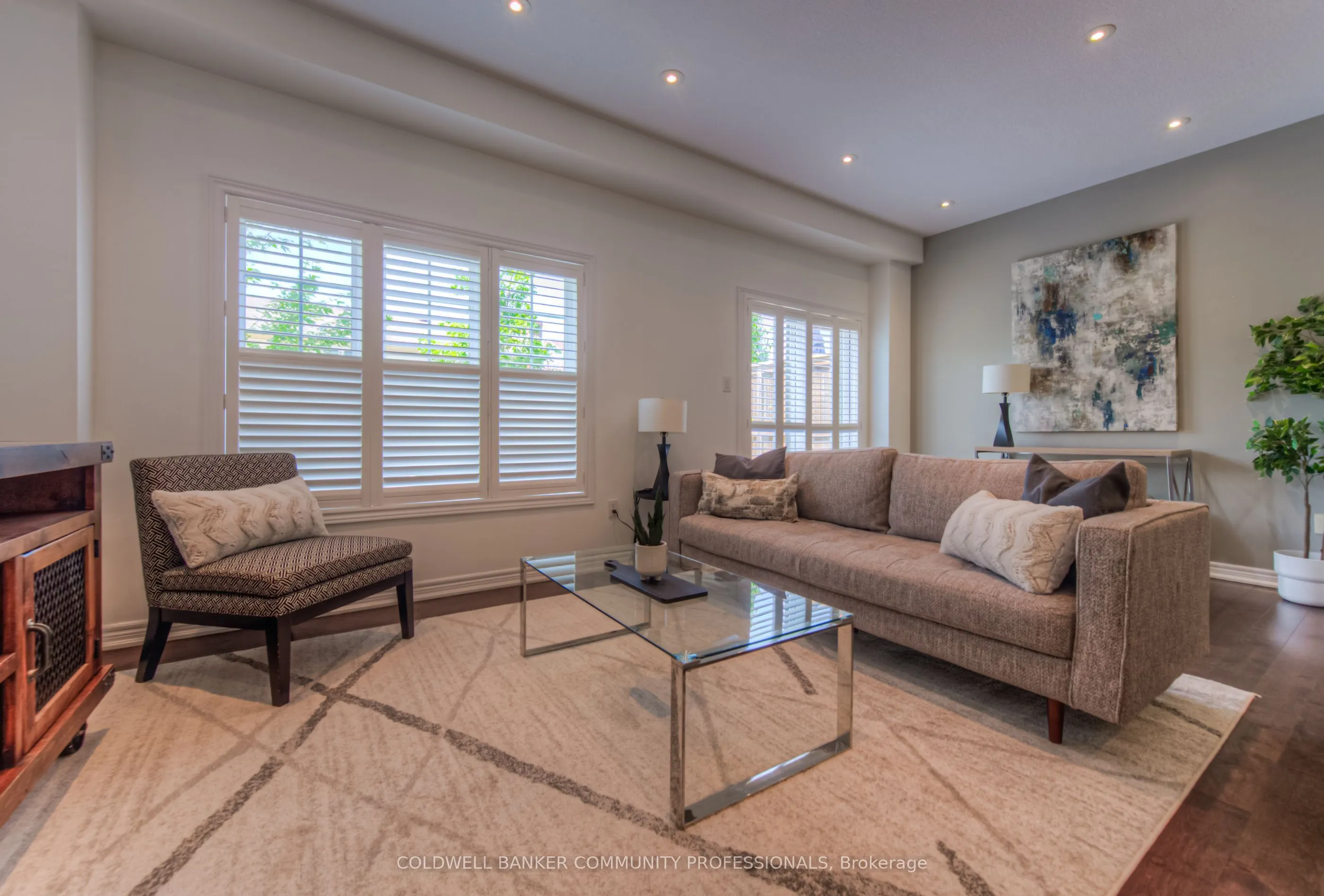 215 Dundas Street E, #38