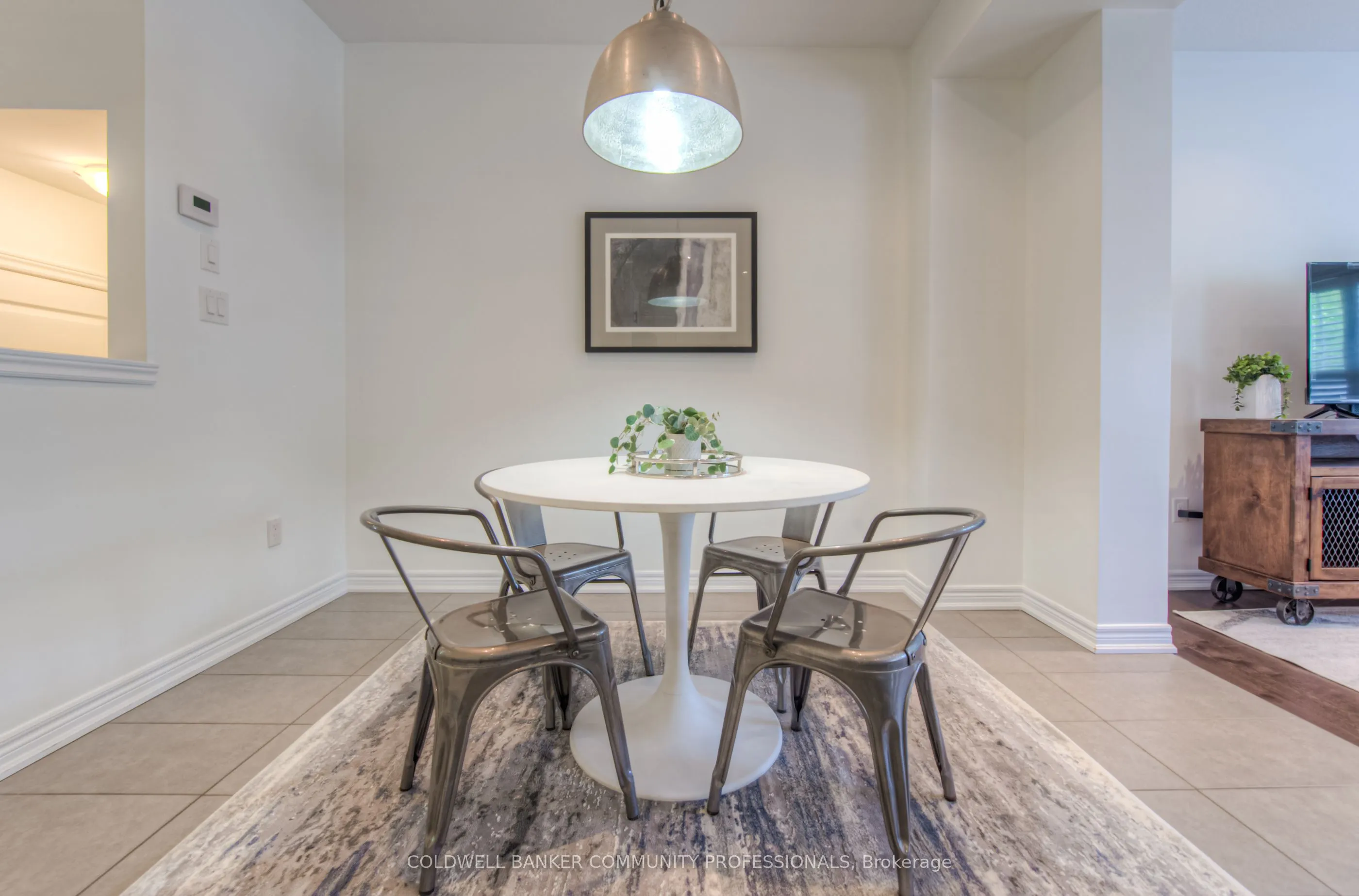 215 Dundas Street E, #38