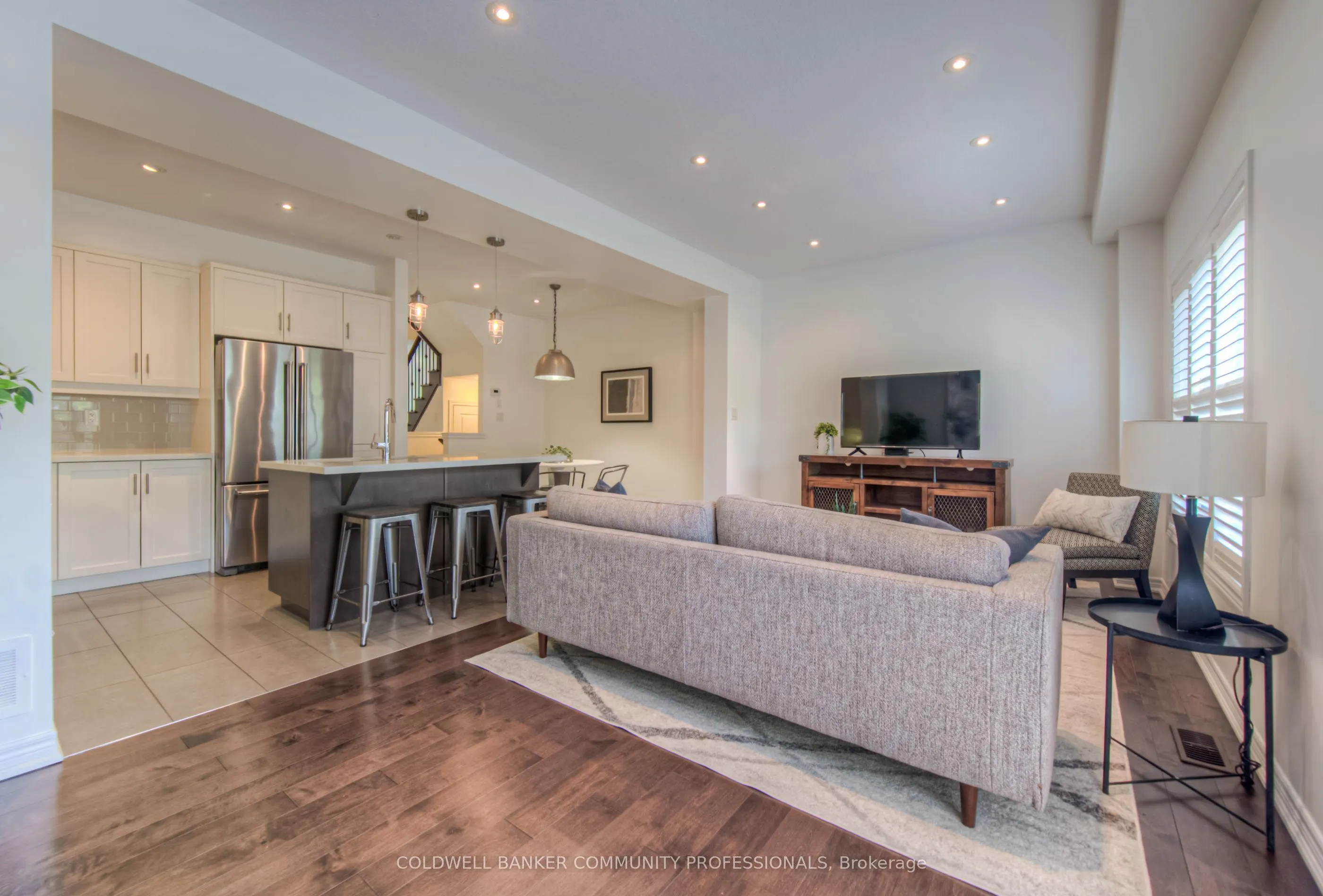 215 Dundas Street E, #38
