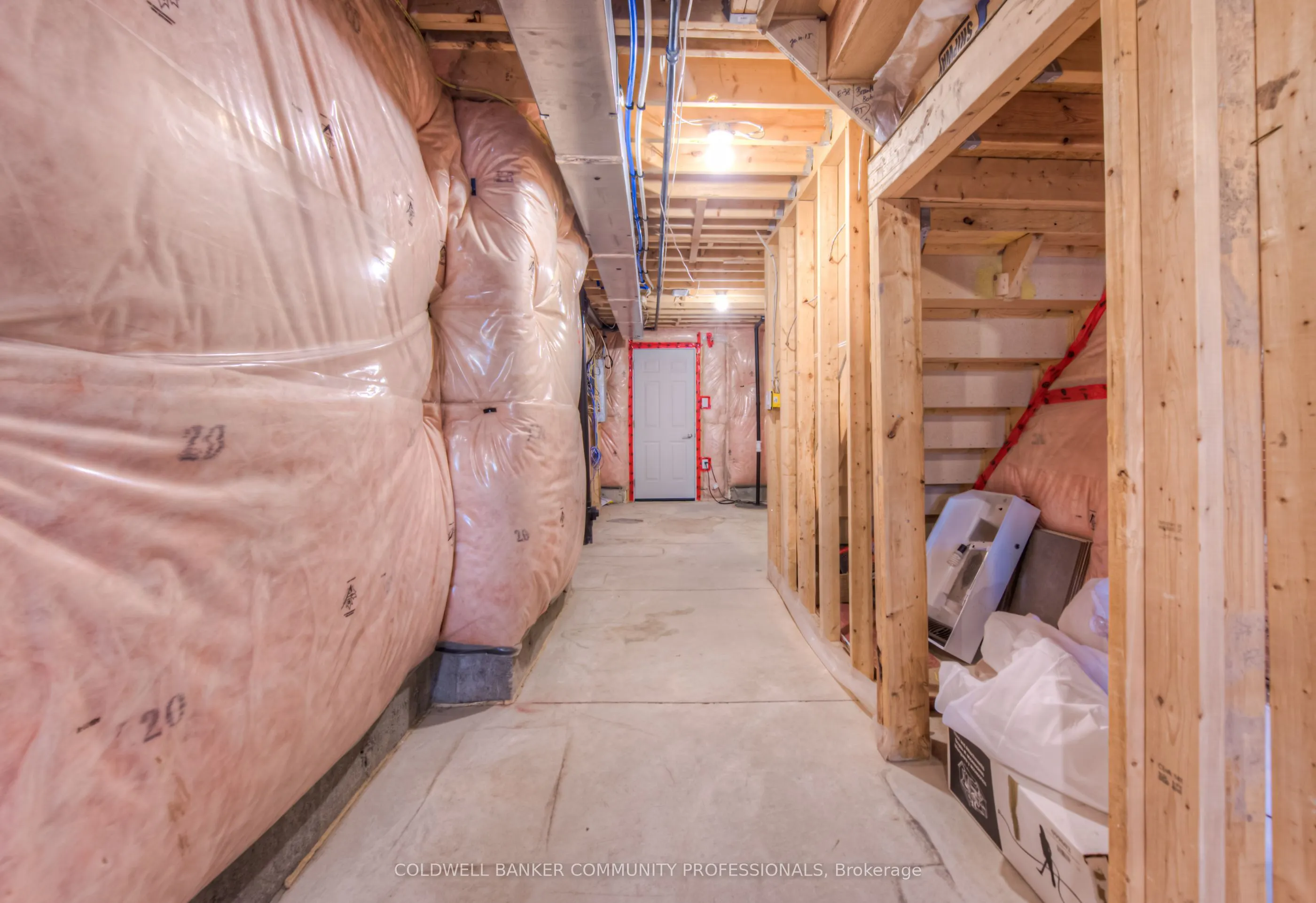 215 Dundas Street E, #38