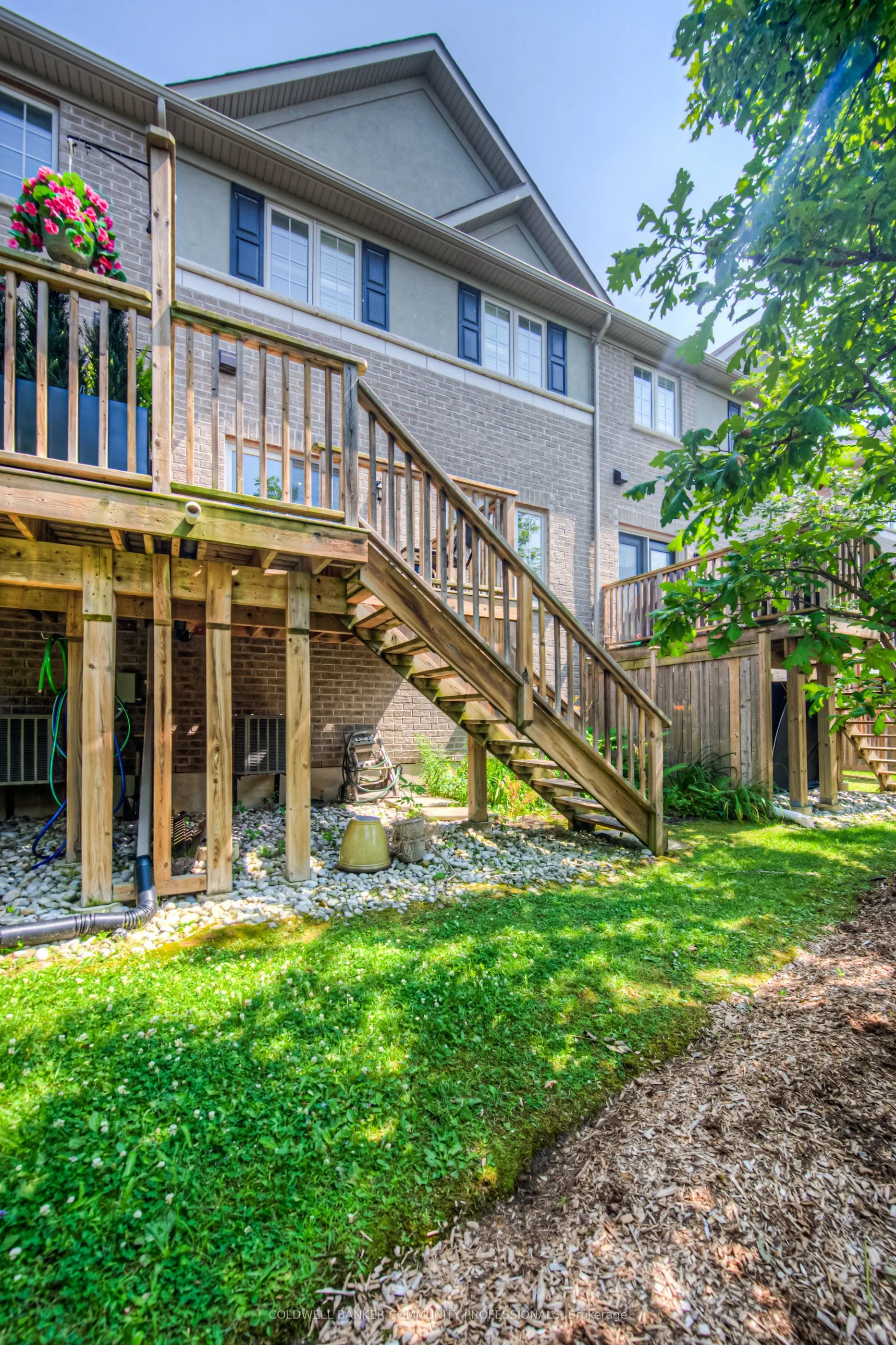 215 Dundas Street E, #38