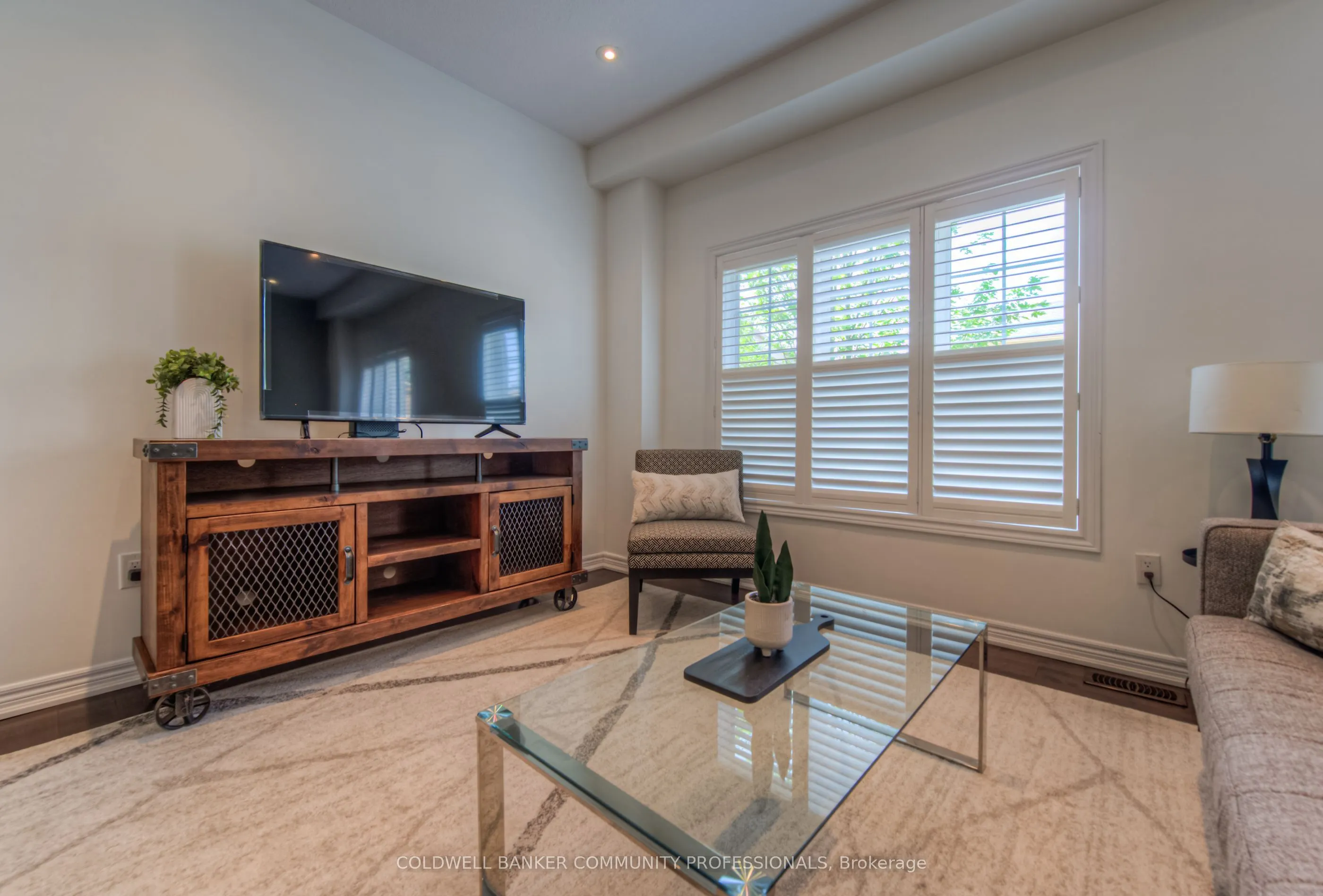 215 Dundas Street E, #38