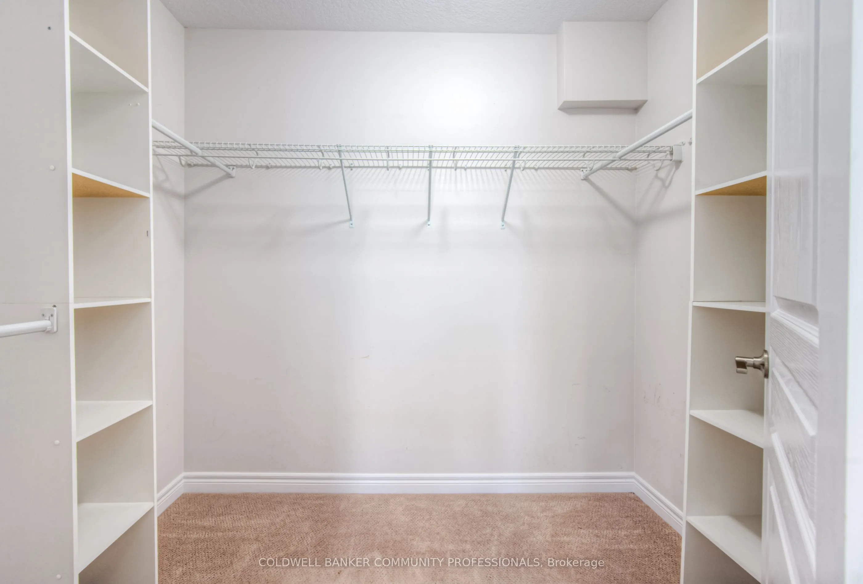 215 Dundas Street E, #38