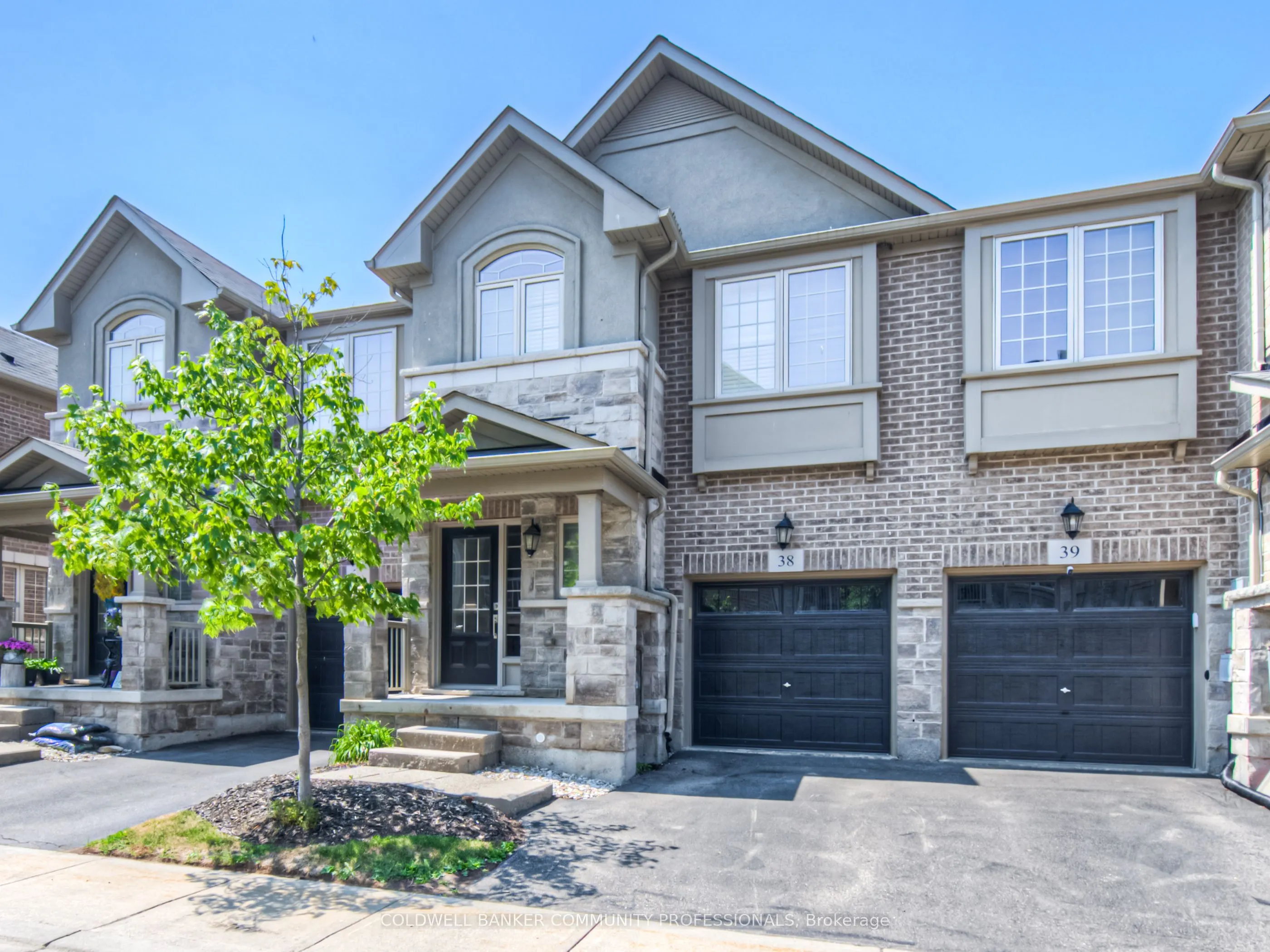 215 Dundas Street E, #38