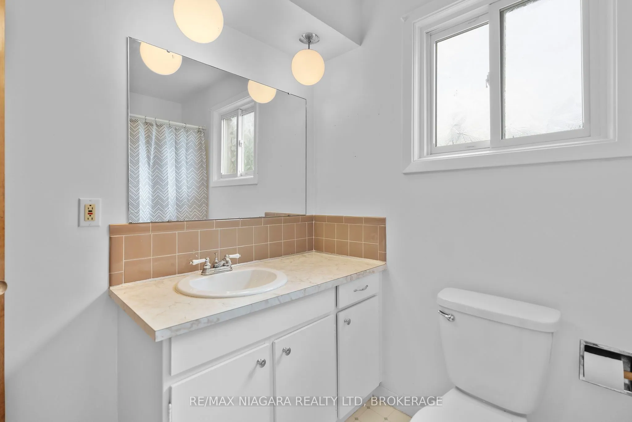 3759 Highland Drive
