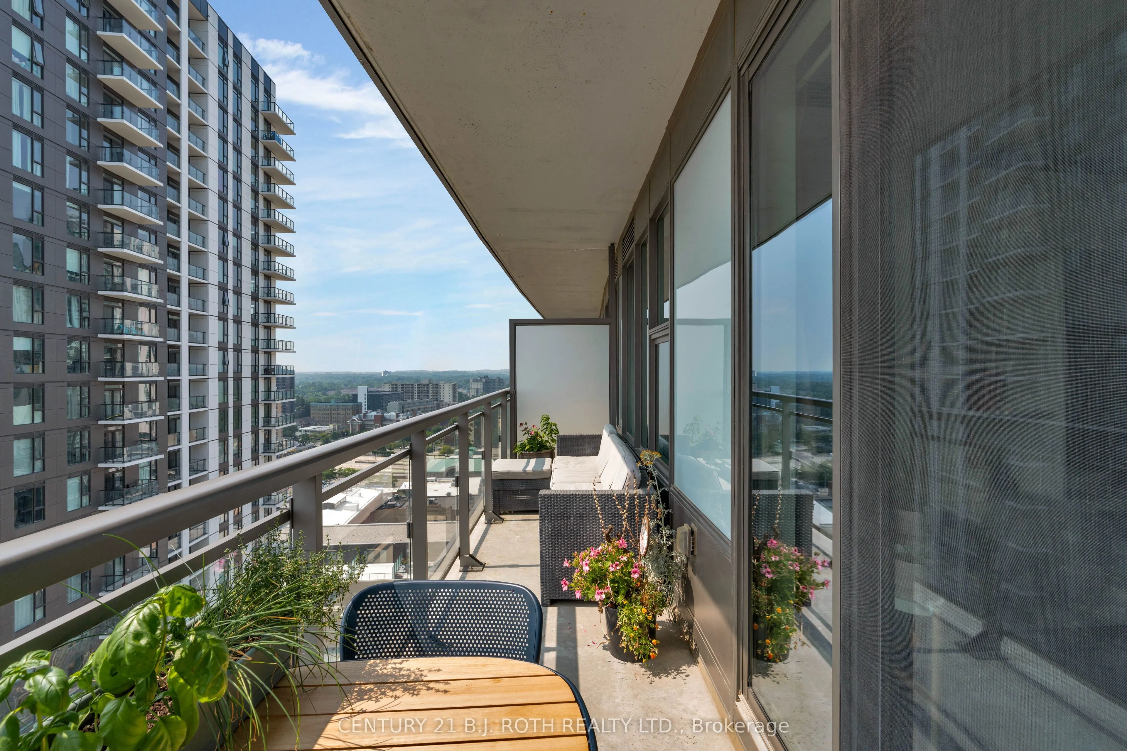 85 Duke Street W, #1507