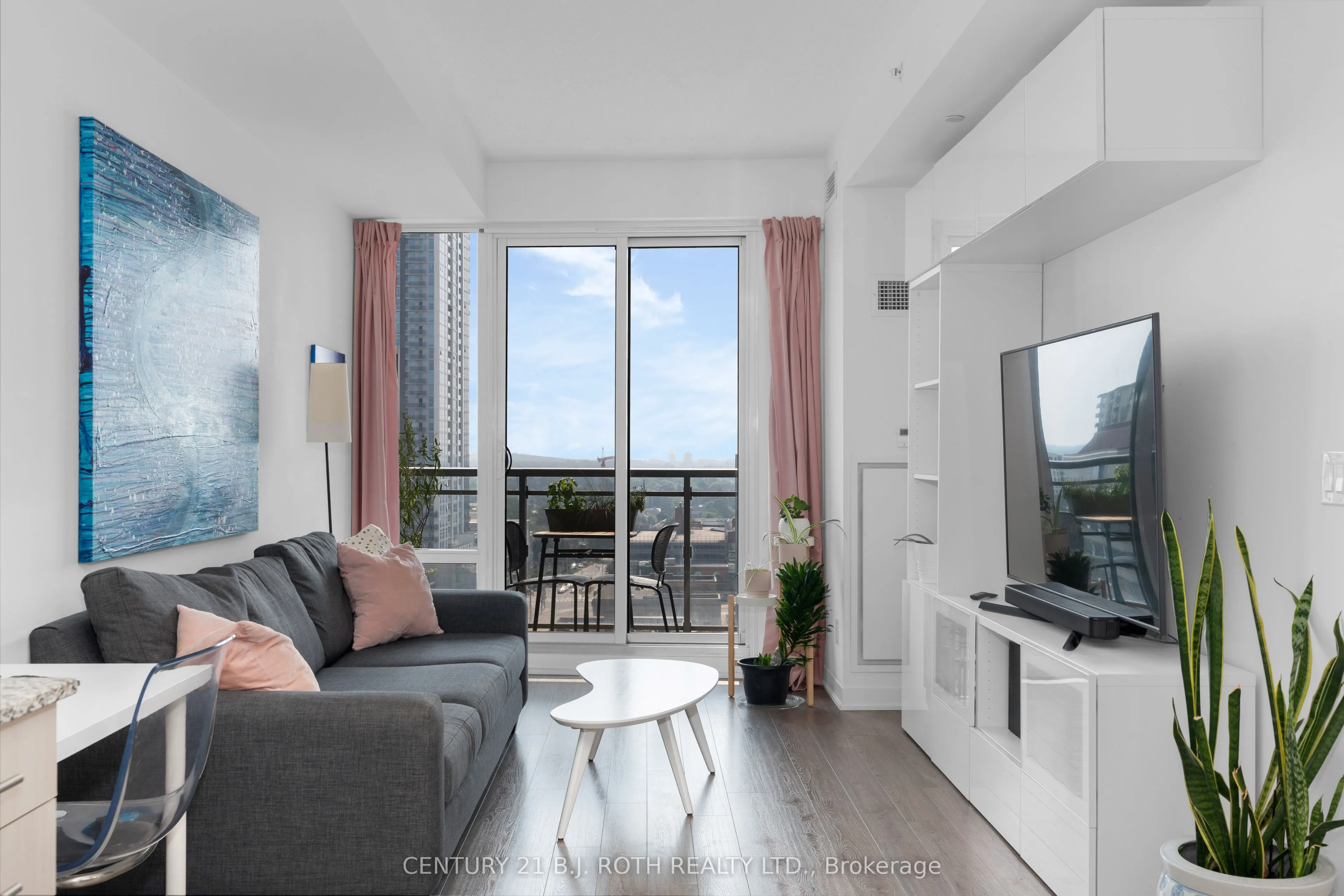 85 Duke Street W, #1507