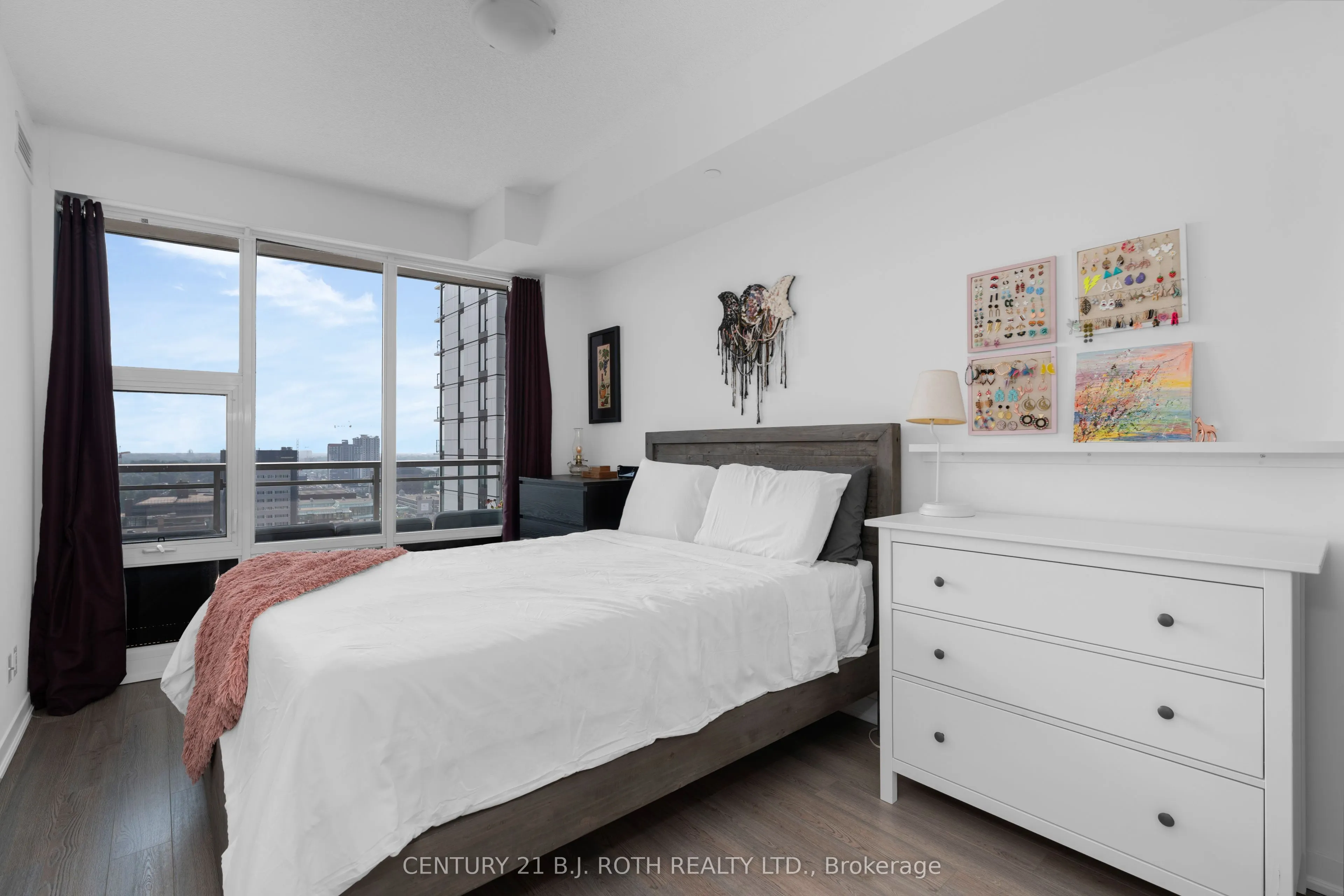 85 Duke Street W, #1507
