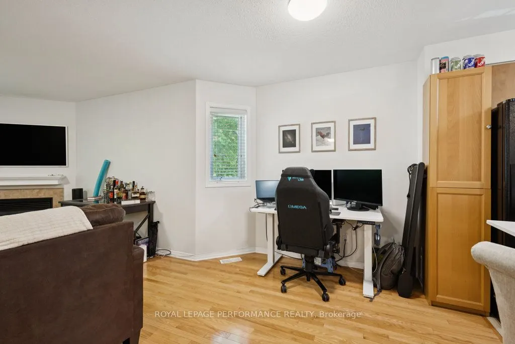 90 Steele Park Private