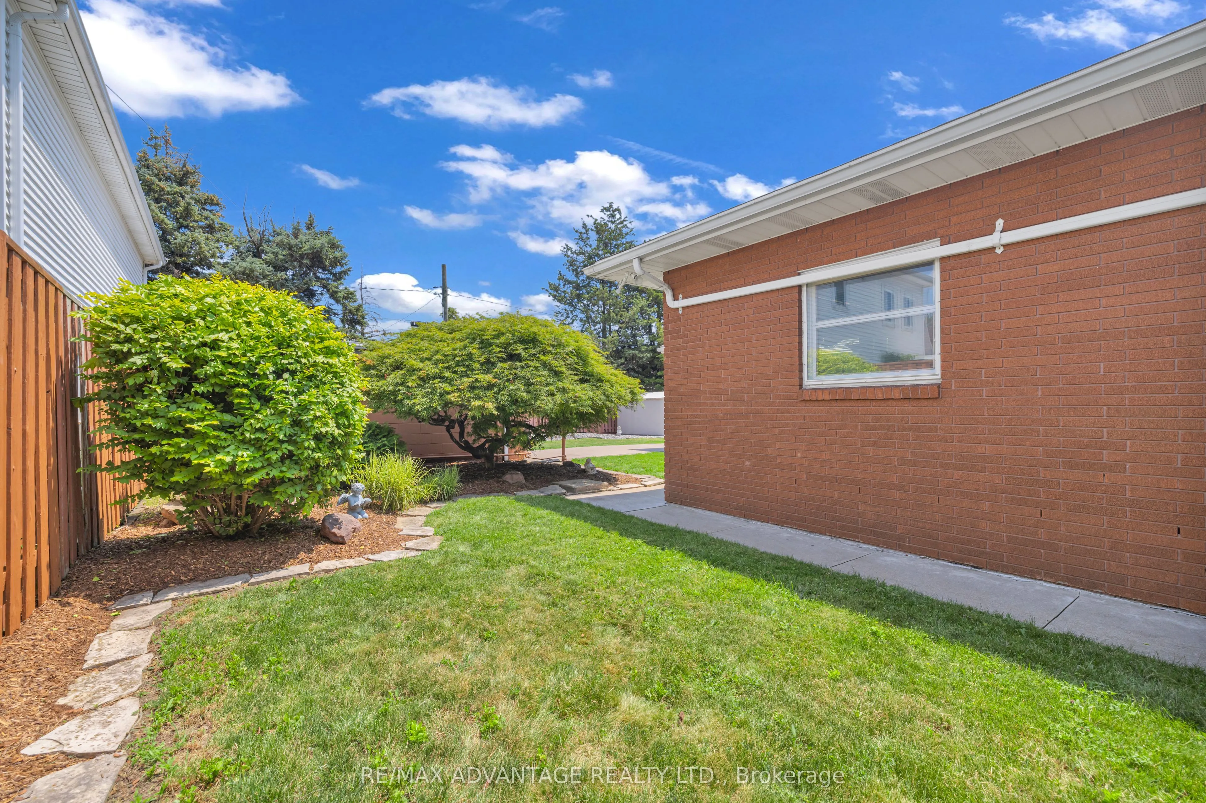 2360 Leonard Road