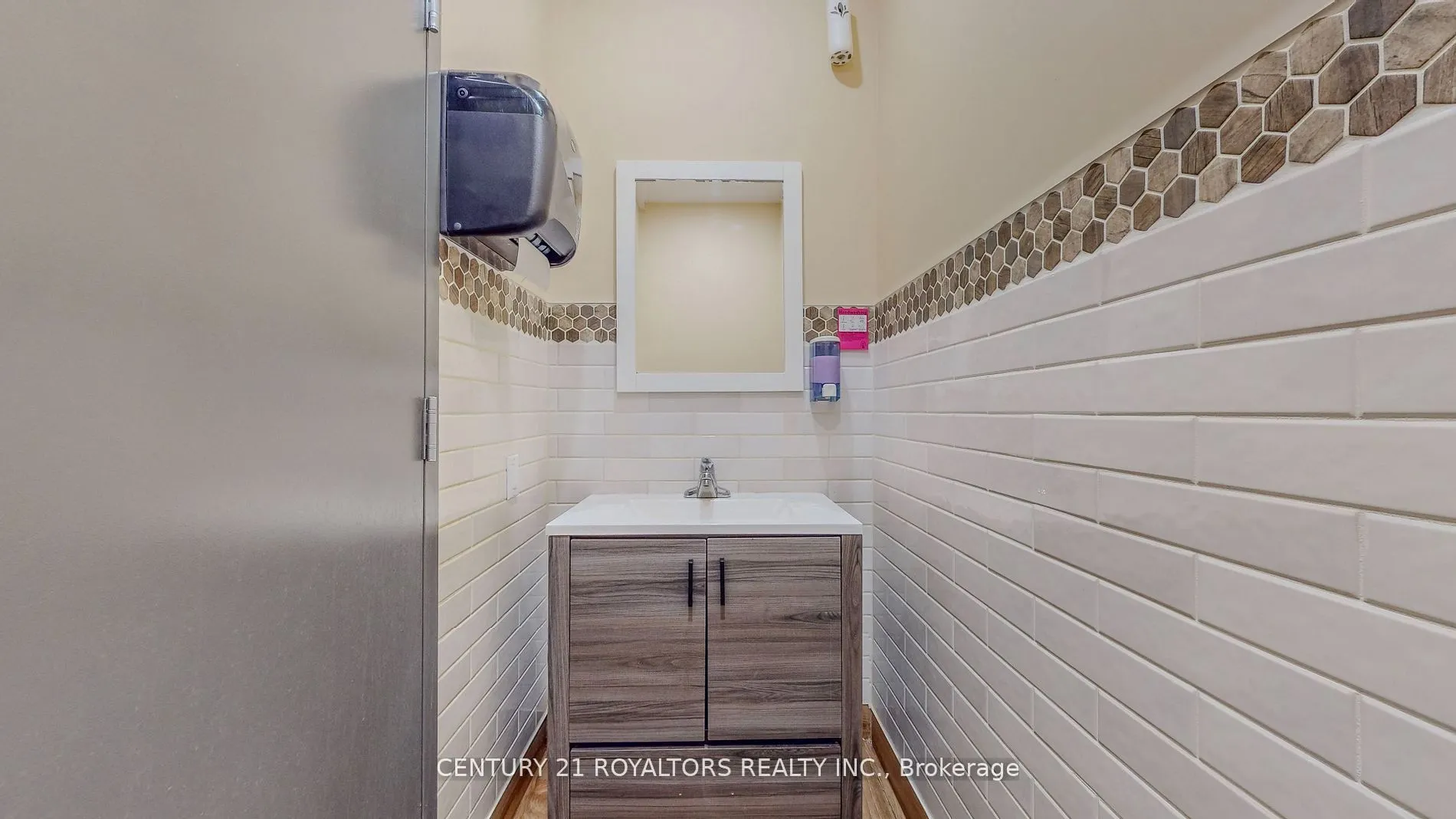 39 King George Road, #9