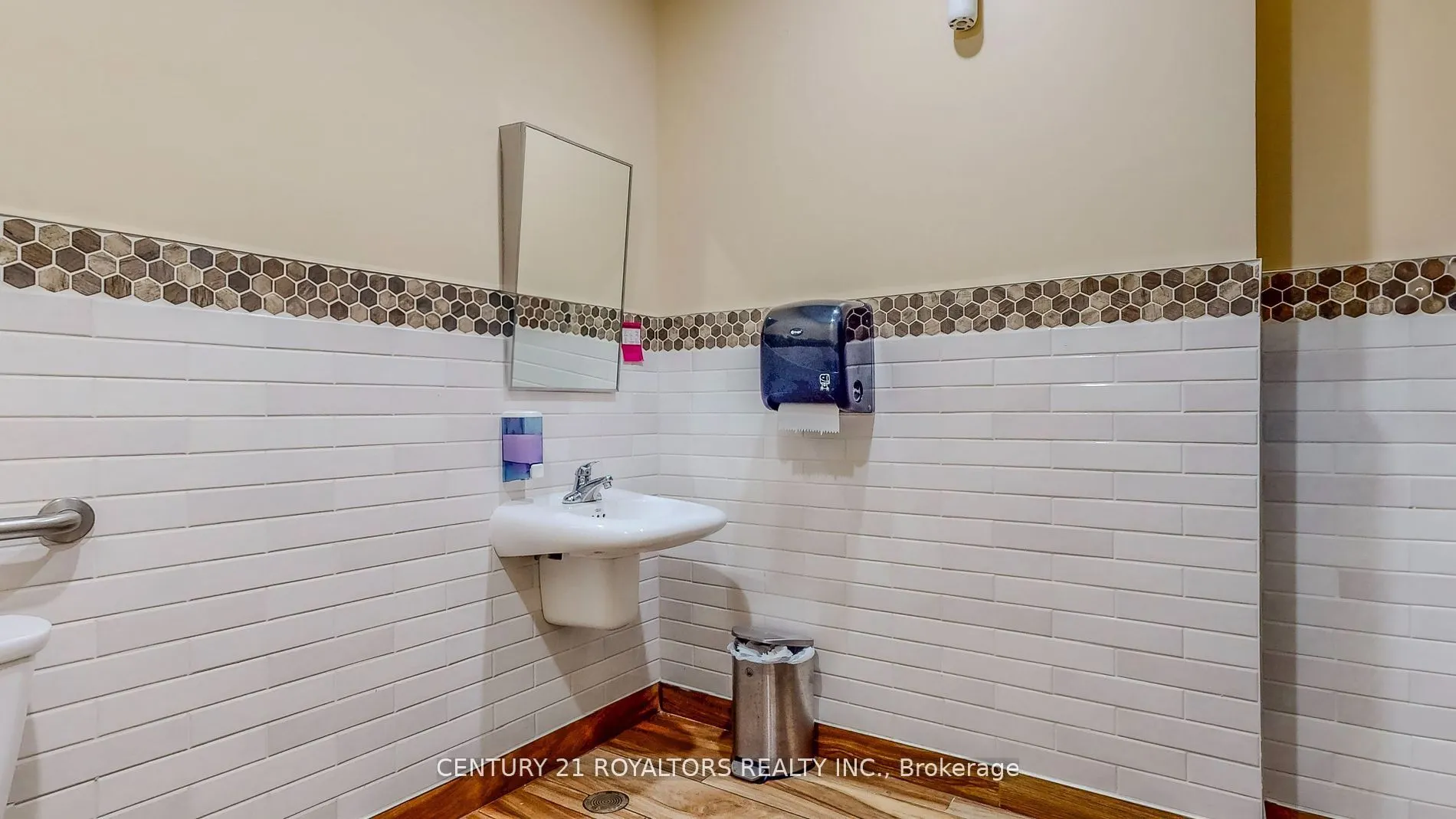 39 King George Road, #9