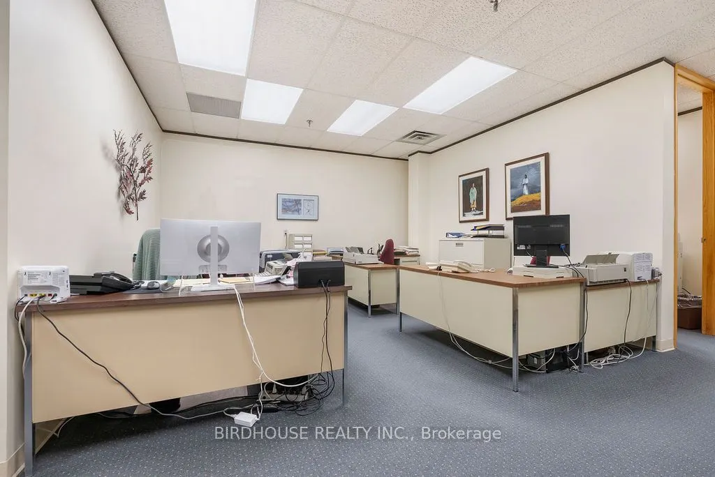 189 Kent Street W, #205